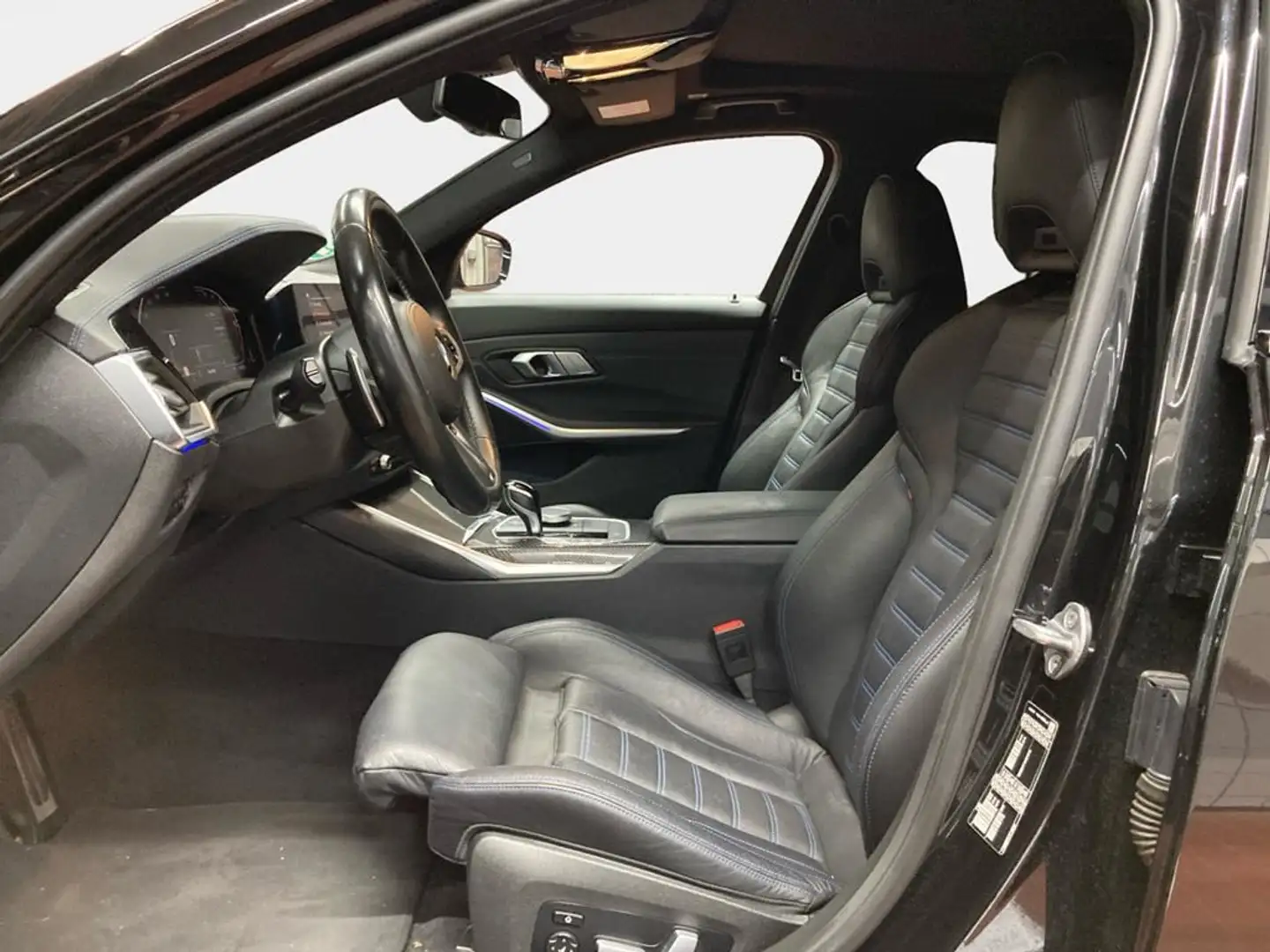 BMW 320 M Sport Schwarz - 2