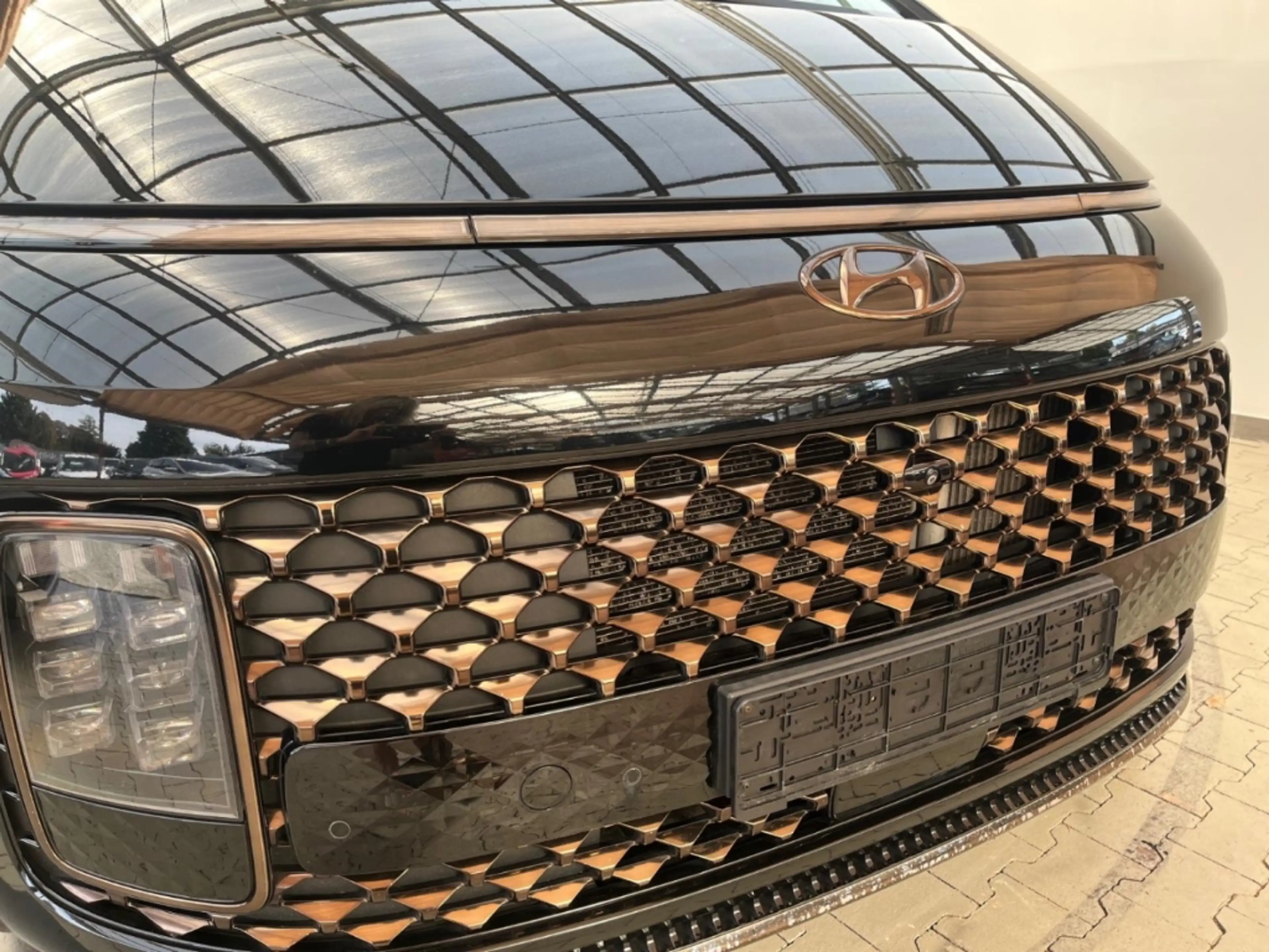 Hyundai STARIA Signature 7-Sitzer 2.2 CRDi 8AT 177PS Nappa — photo 4