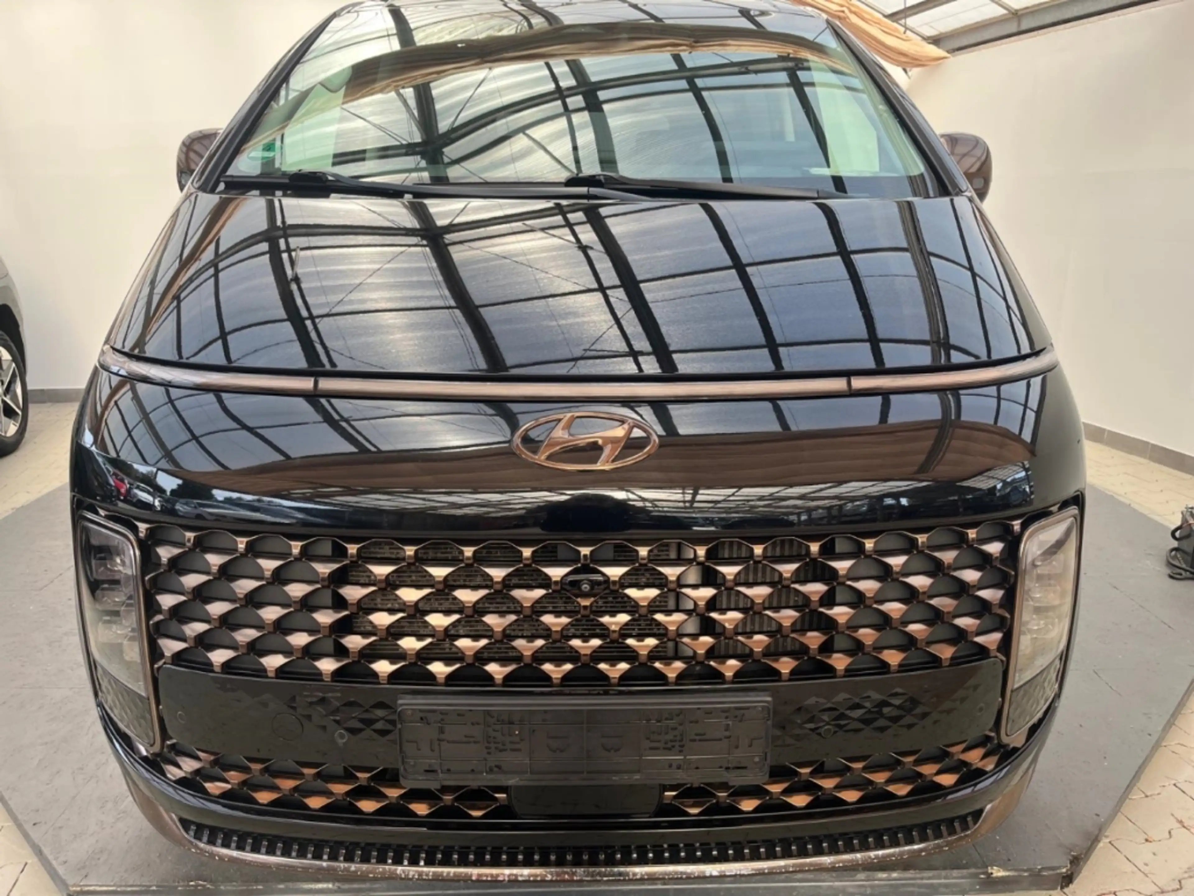 Hyundai STARIA Signature 7-Sitzer 2.2 CRDi 8AT 177PS Nappa — photo 3