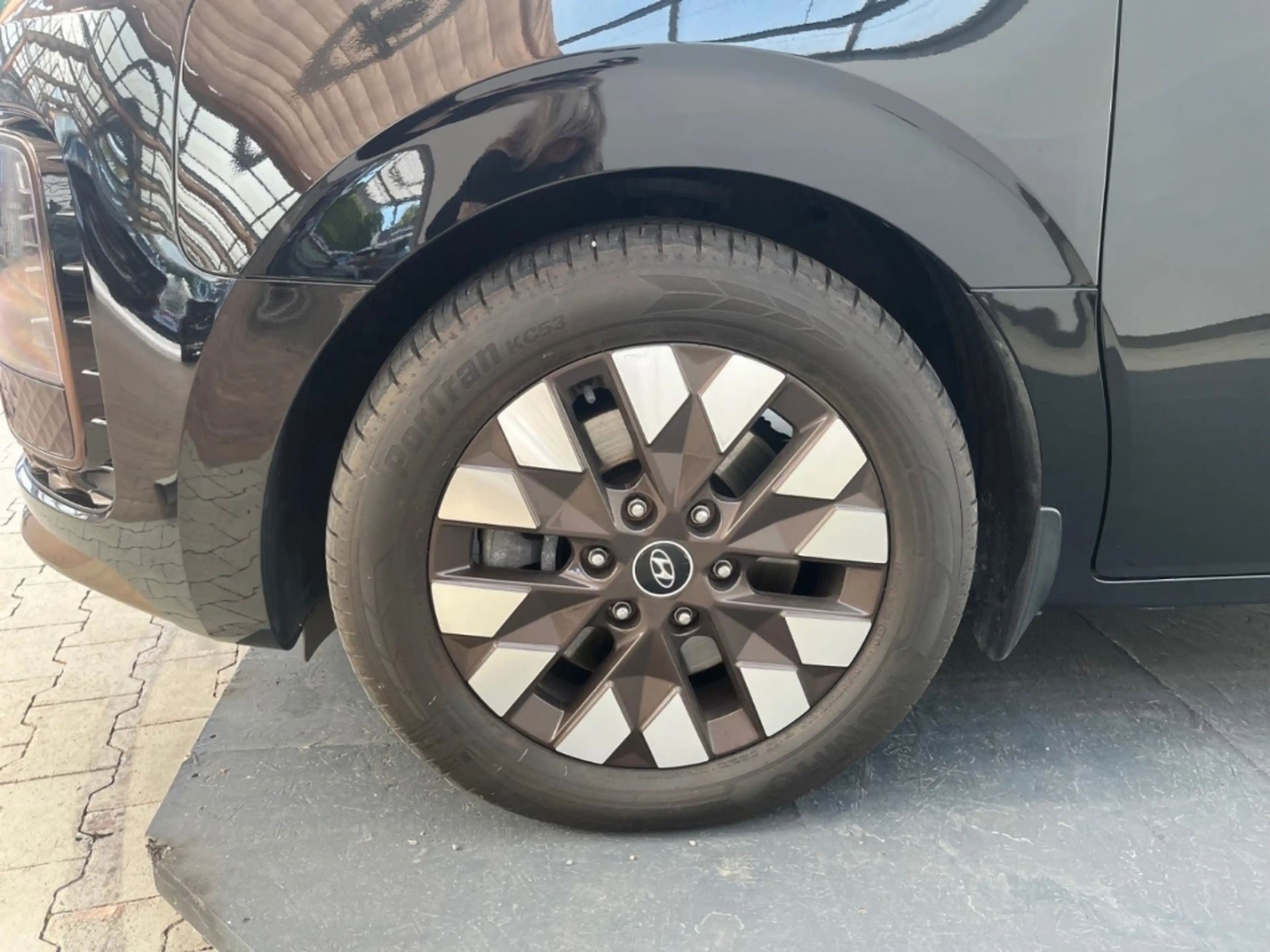 Hyundai STARIA Signature 7-Sitzer 2.2 CRDi 8AT 177PS Nappa — photo 6