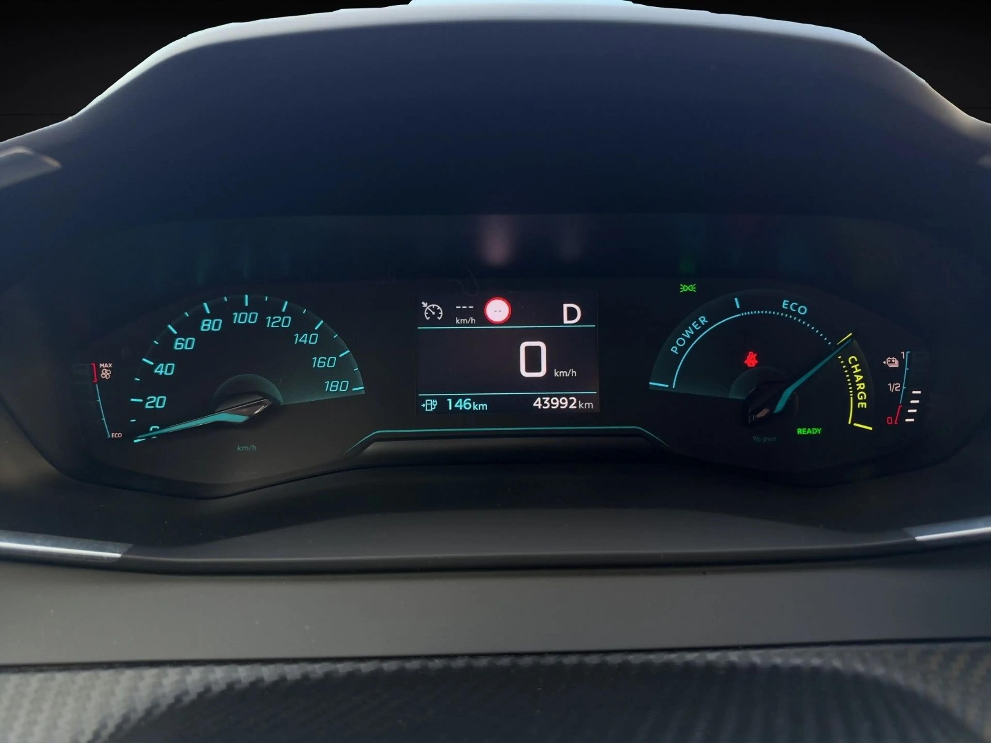 Peugeot e-208 Active Pack LED SHZ TEMPO CARPLAY PDC — photo 15