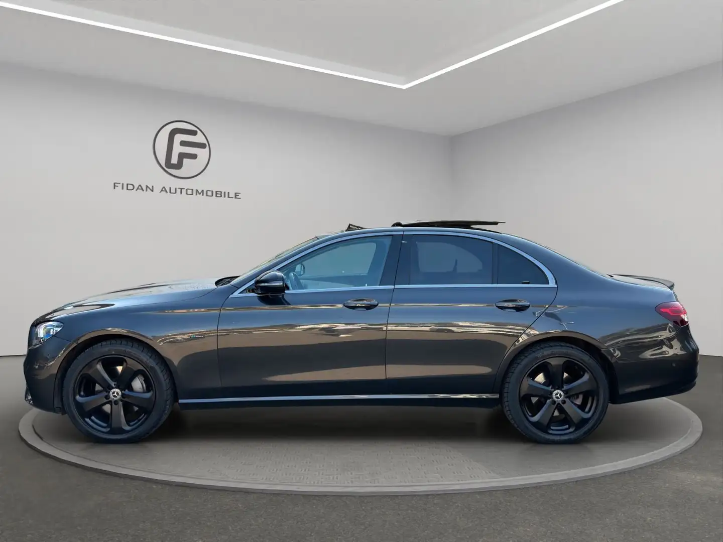 Mercedes-Benz E 300 de 4Matic*AMG*Pan*§25a*Multib*360*AHK*Burm Grijs - 2