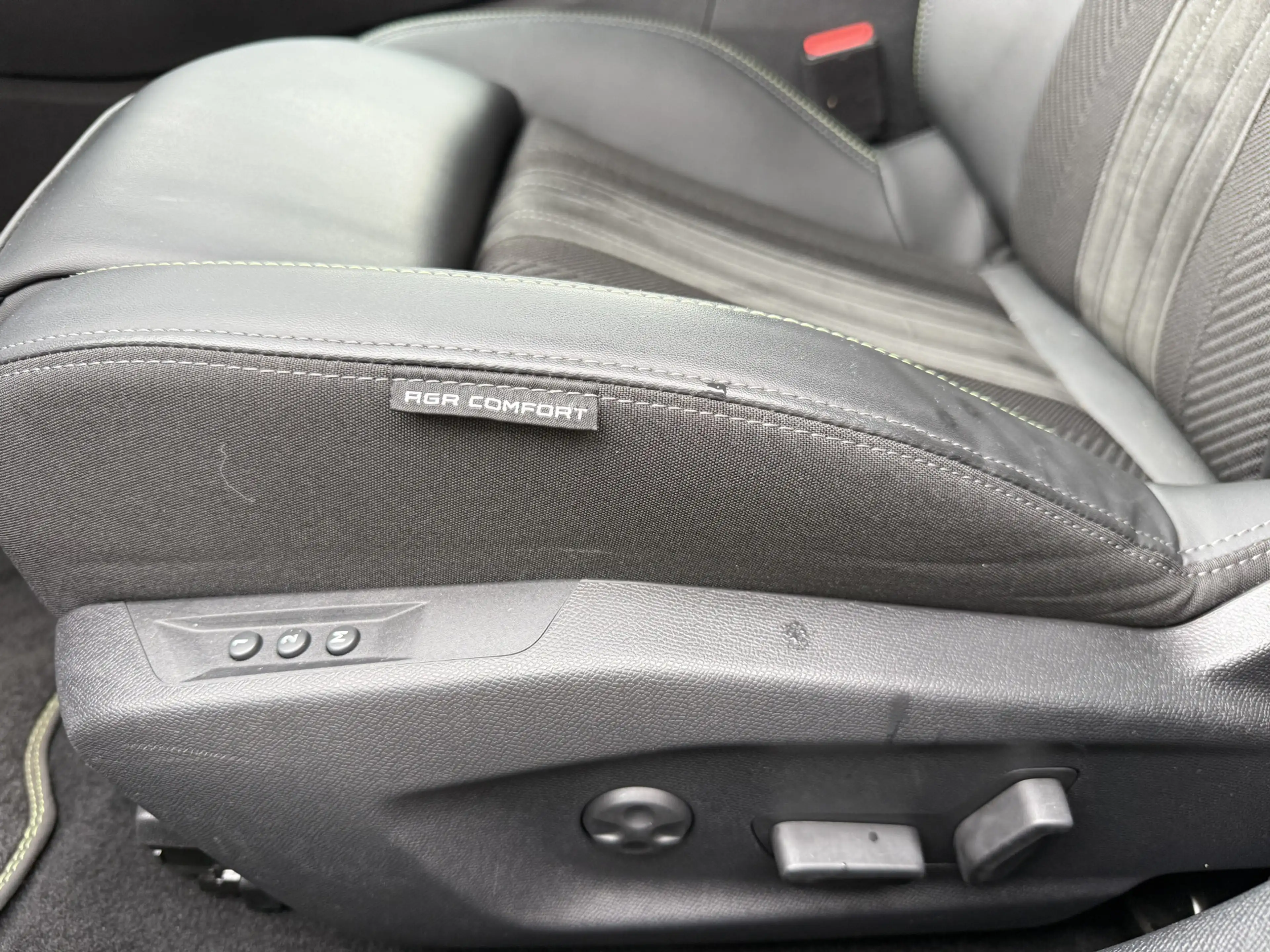 Peugeot 408 Hybrid 145 e-DCS6 GT aut., Schuif/kanteldak | Trek — photo 4