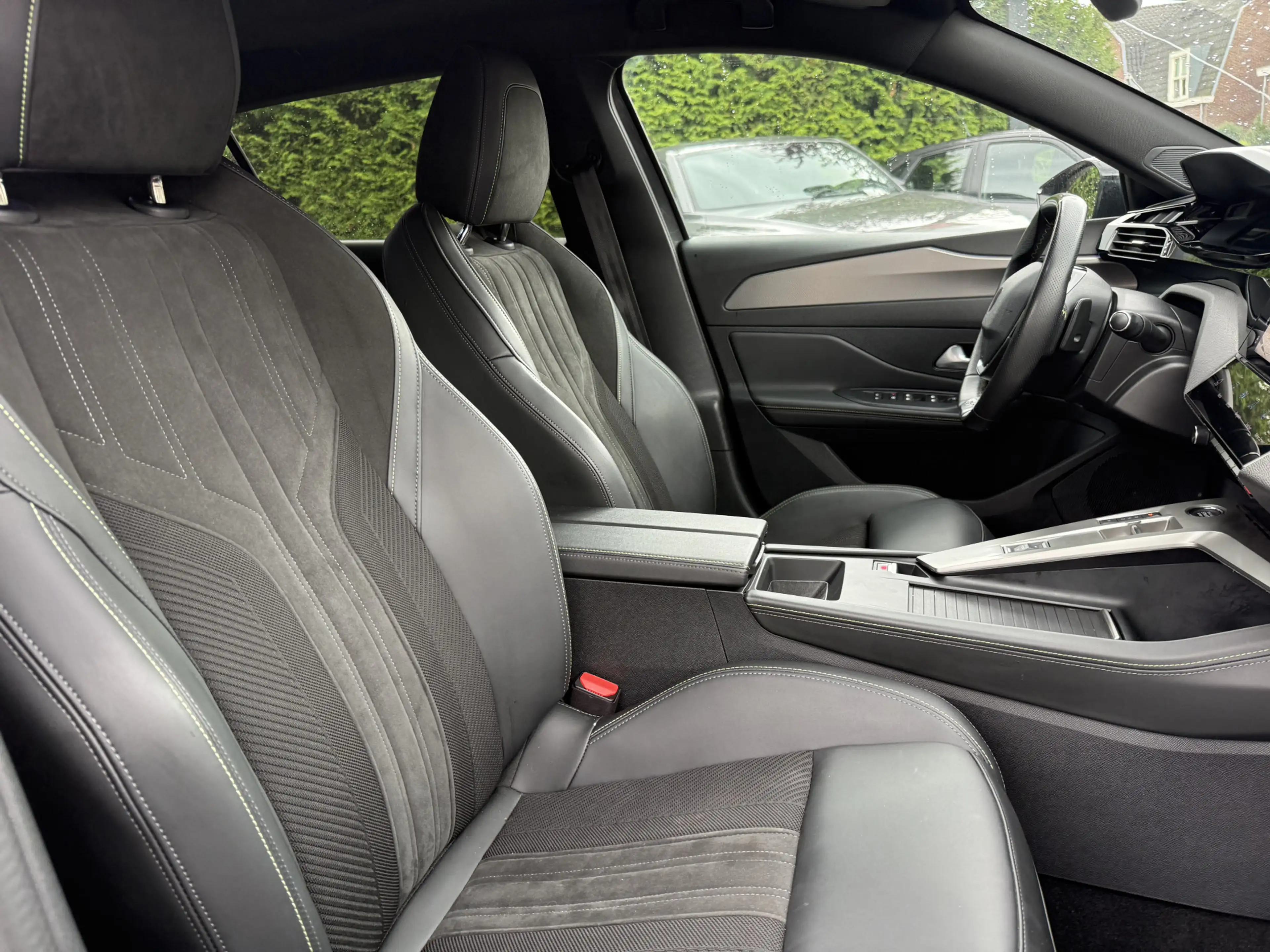 Peugeot 408 Hybrid 145 e-DCS6 GT aut., Schuif/kanteldak | Trek — photo 11
