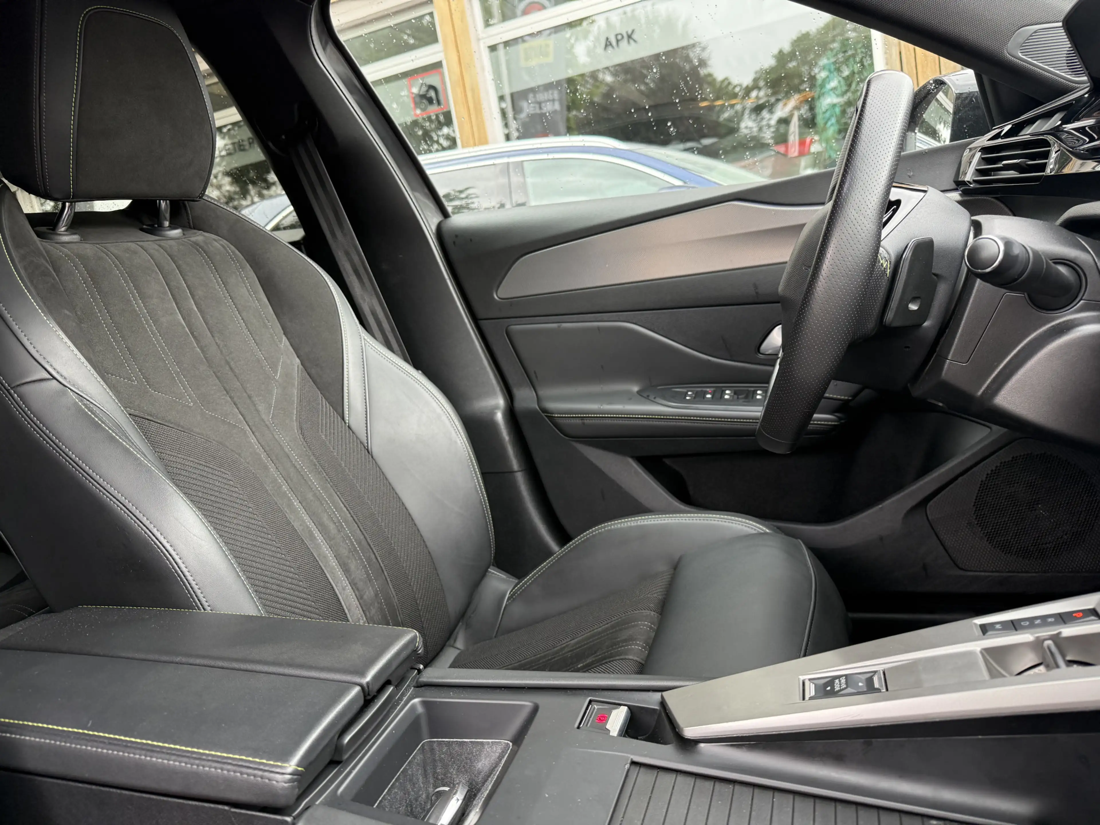 Peugeot 408 Hybrid 145 e-DCS6 GT aut., Schuif/kanteldak | Trek — photo 2