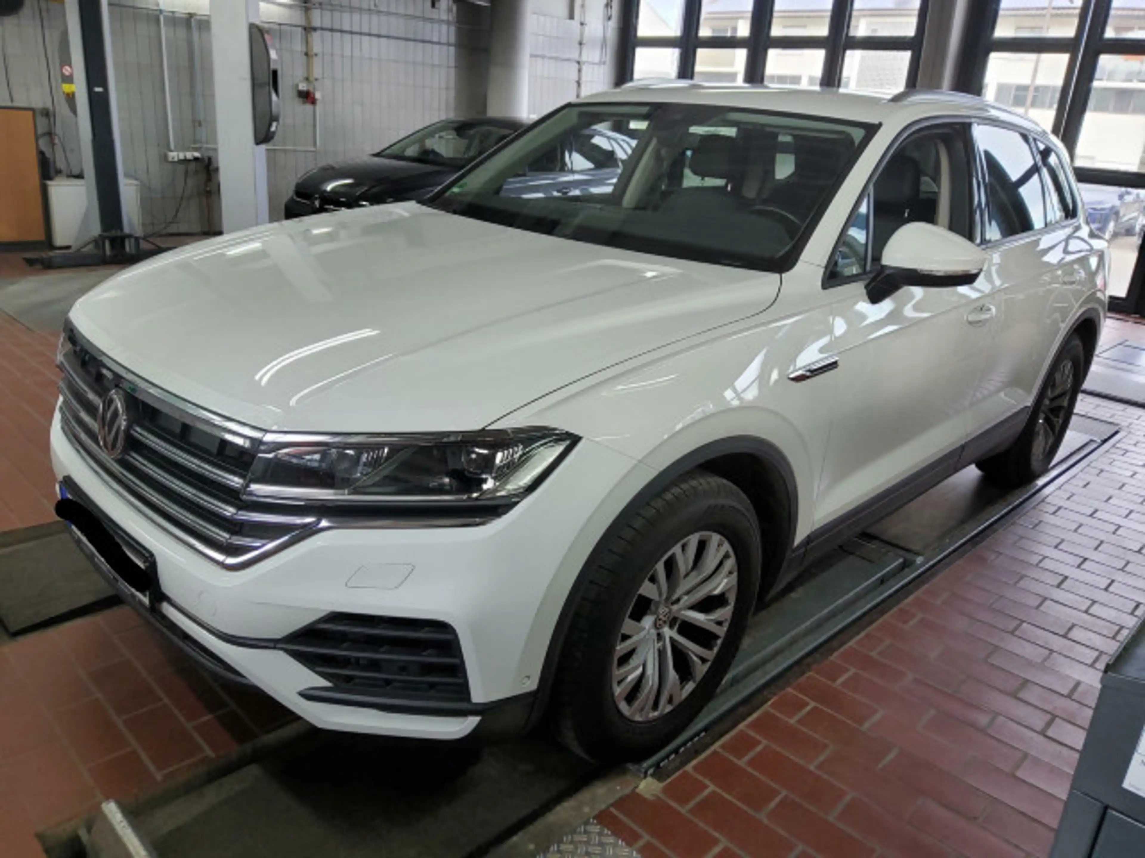 Volkswagen Touareg V6 3.0 TDI 4M AHK LUFT LED NAV KAM LEDER — photo 3
