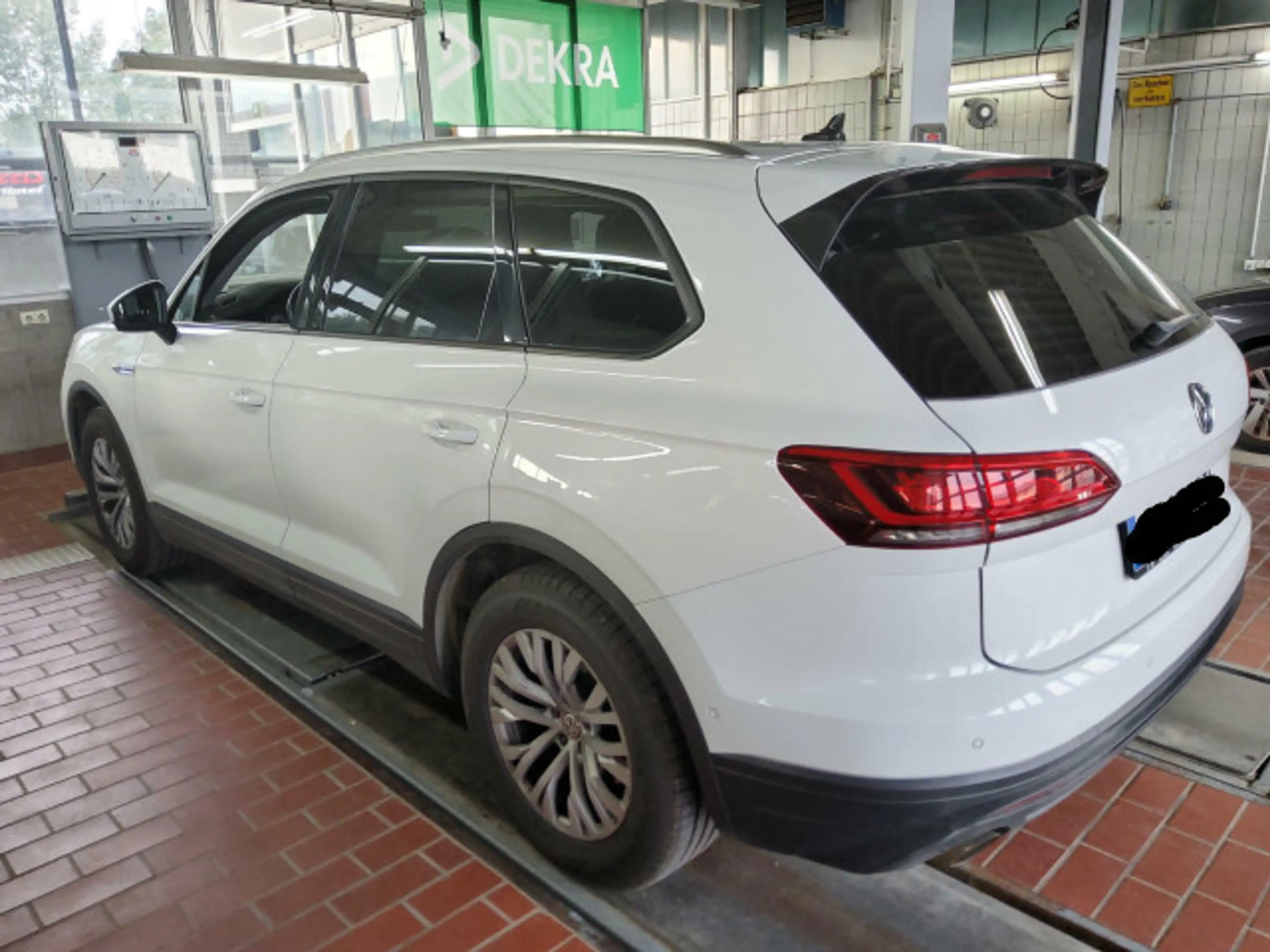 Volkswagen Touareg V6 3.0 TDI 4M AHK LUFT LED NAV KAM LEDER — photo 6