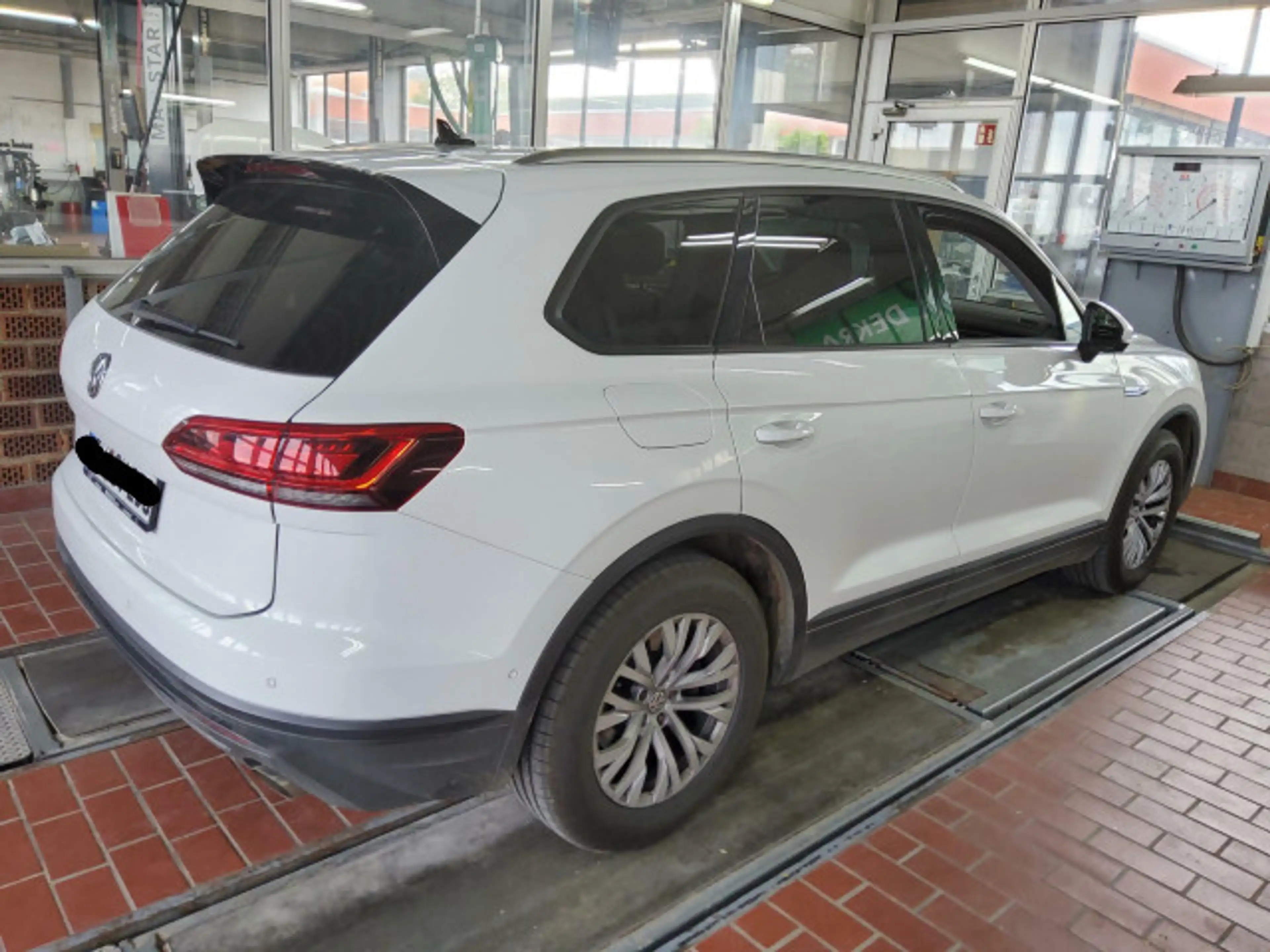 Volkswagen Touareg V6 3.0 TDI 4M AHK LUFT LED NAV KAM LEDER — photo 5