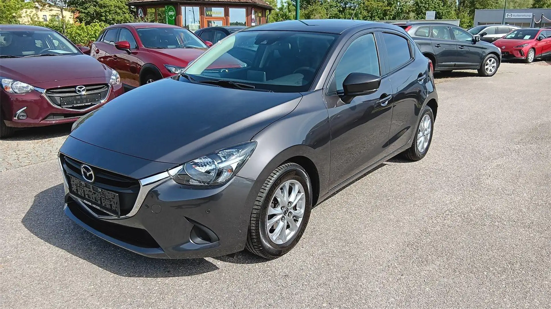 Mazda 2 G90 AT Attraction Gris - 1