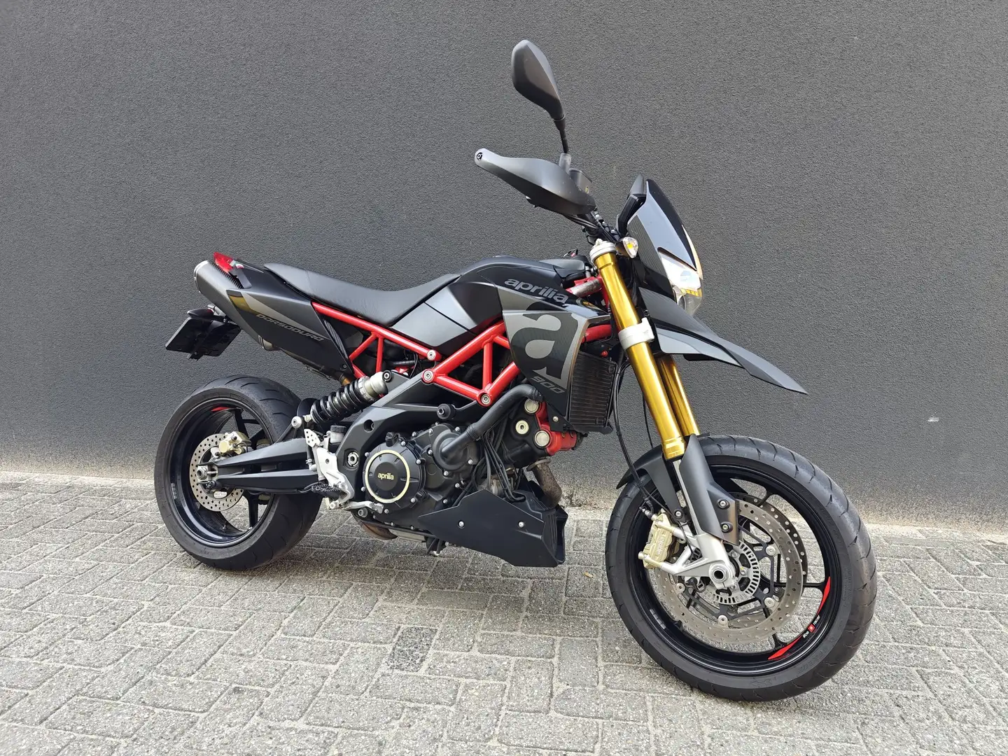 Aprilia Dorsoduro 900 Чорний - 2