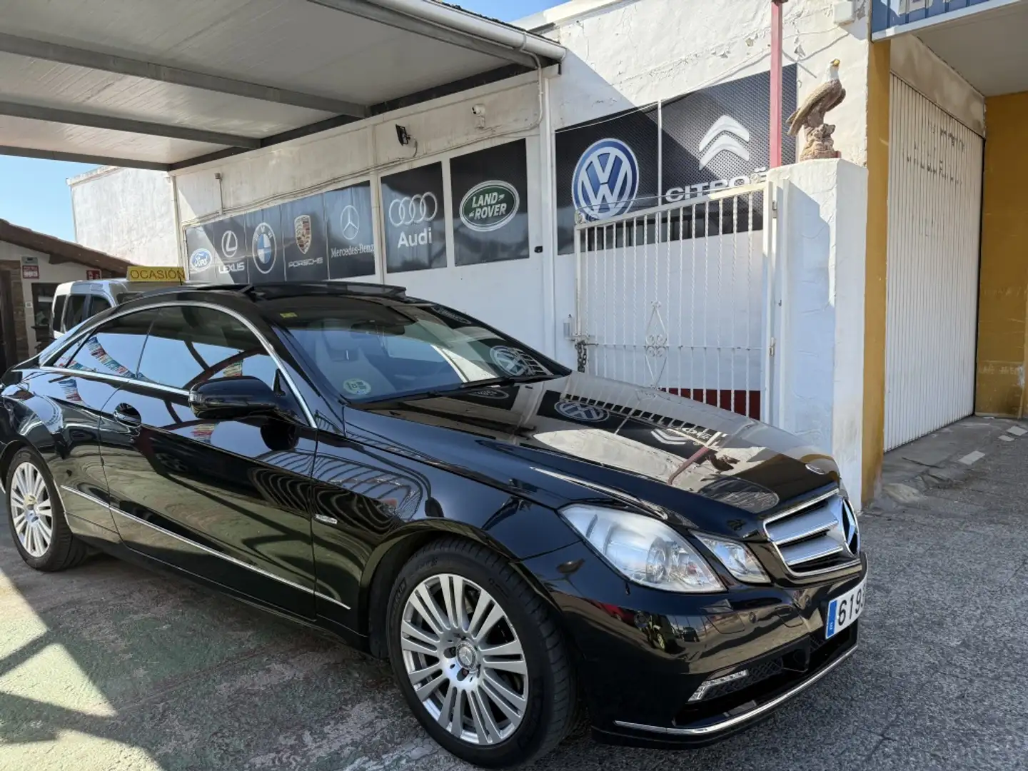 Mercedes-Benz E 350 350CDI BE Avantgarde Aut. Zwart - 1