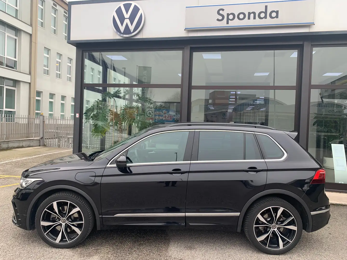 Volkswagen Tiguan 1.4 TSI  eHYBRID R-LINE DSG 245 CV NEOPATENTATI - 1