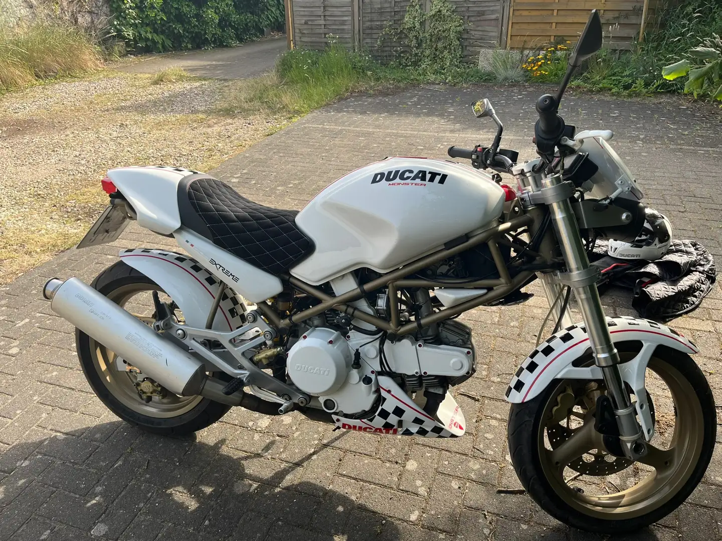 Ducati Monster 600 Wit - 1