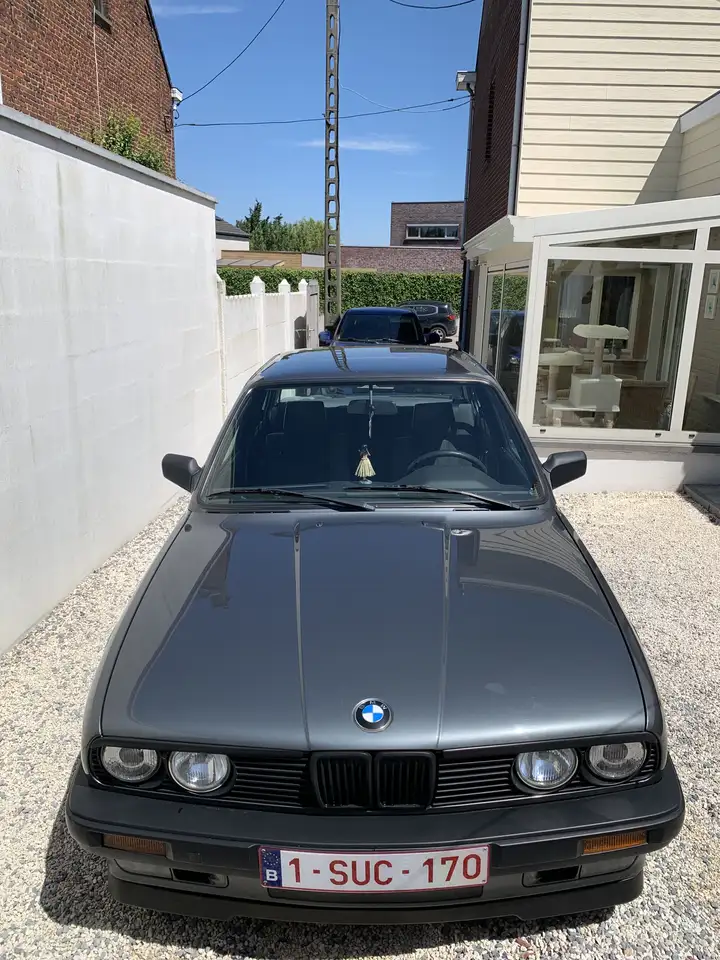 BMW 316i Sedan, foto 2