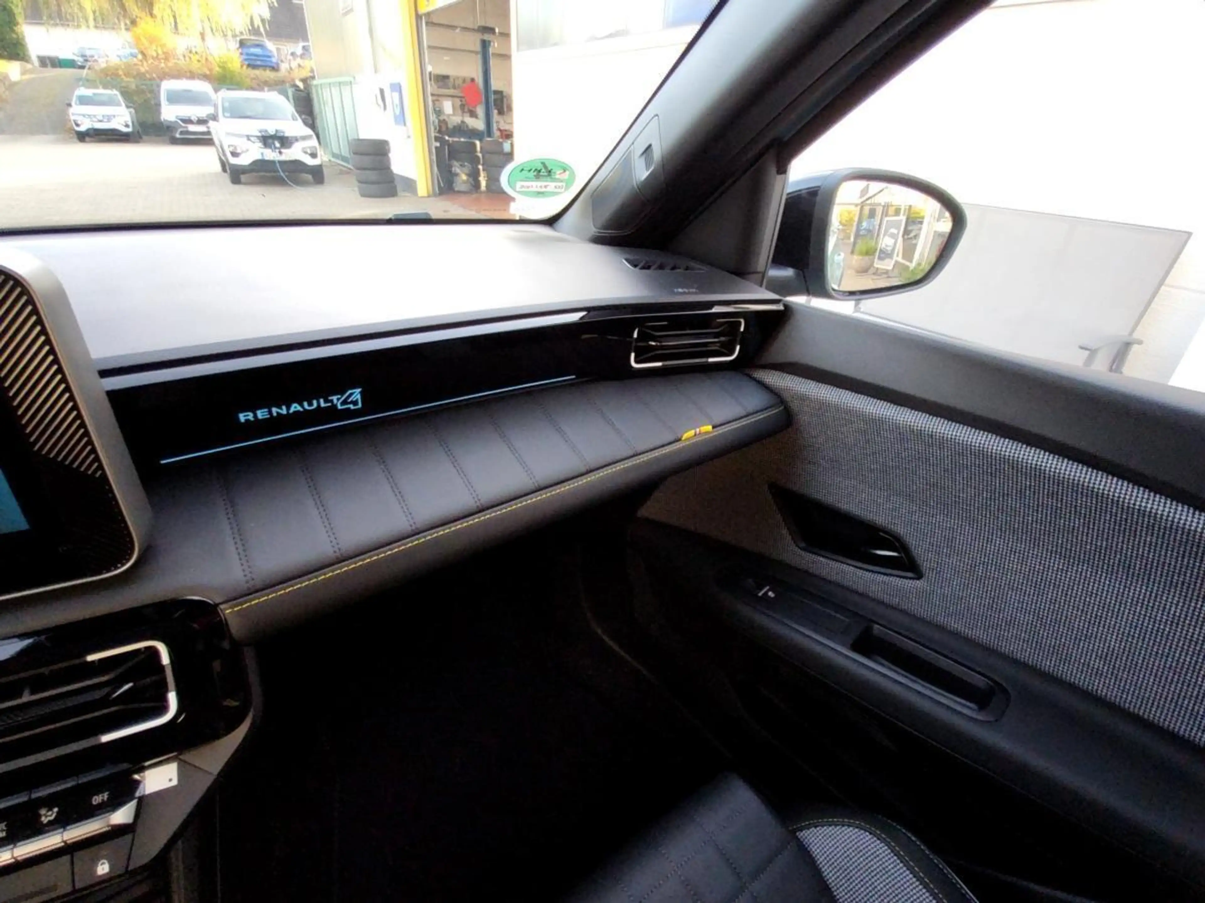 Renault R 4 E-Tech elektrisch Iconic 150 Comfort Range — photo 15