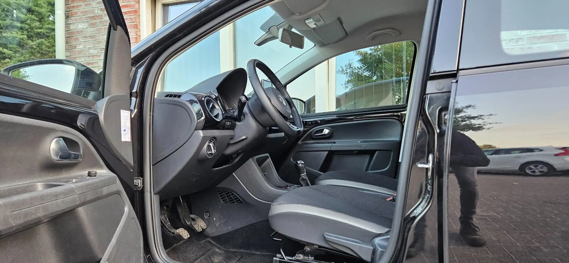 Volkswagen up! 1.0 high up! BlueMotion 5-Deurs! Airco! Cruise Con Noir - 2