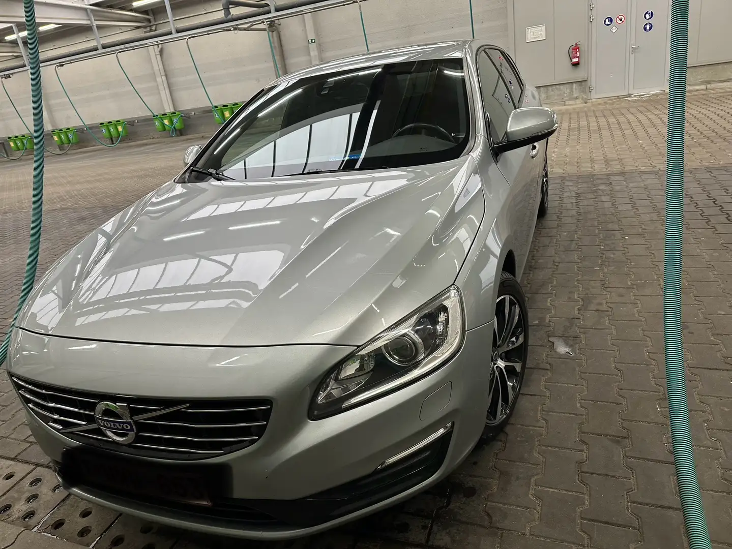 Volvo V60 D2 Geartronic - 1