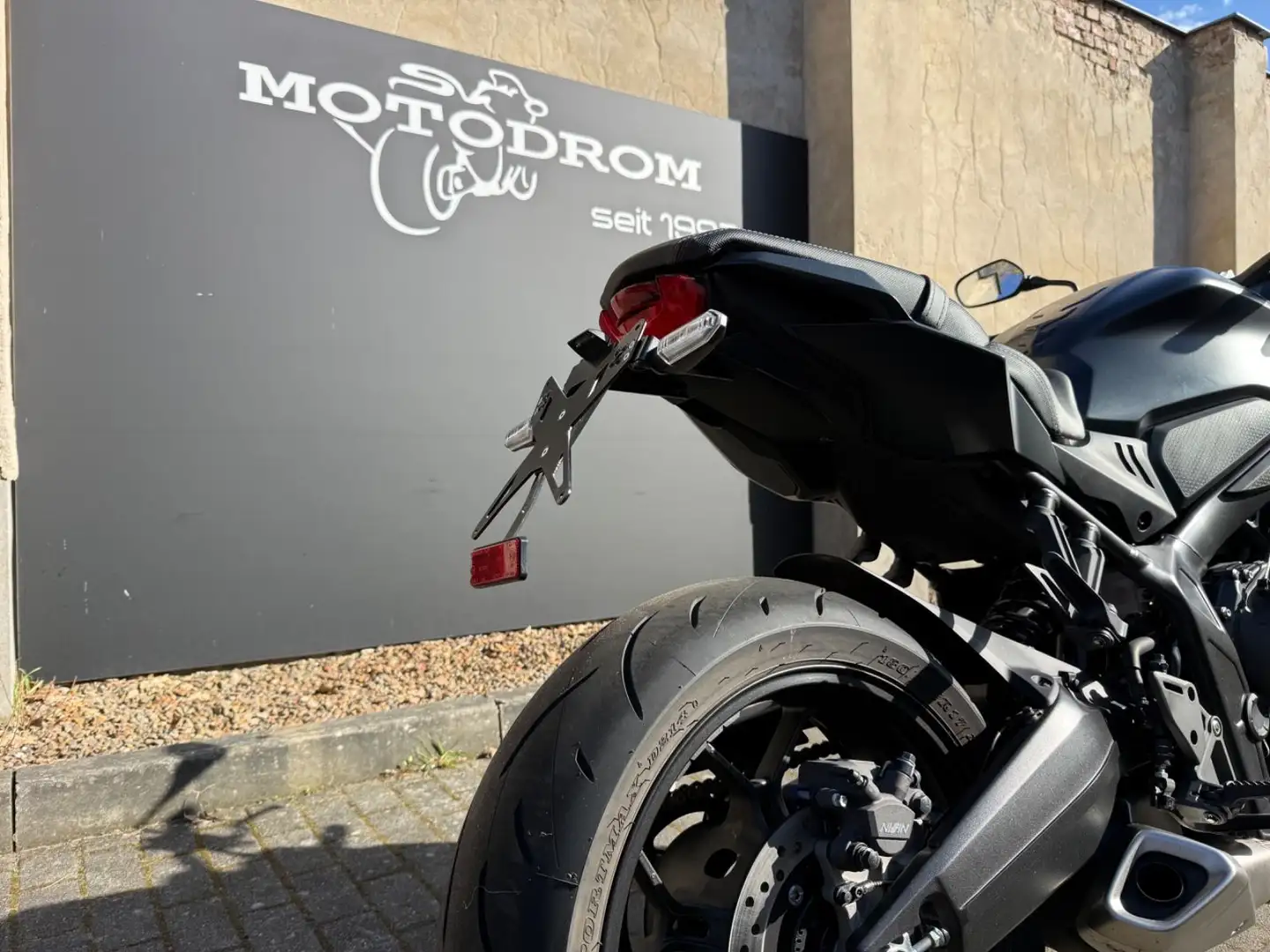 Honda CB 650 R Negro - 2