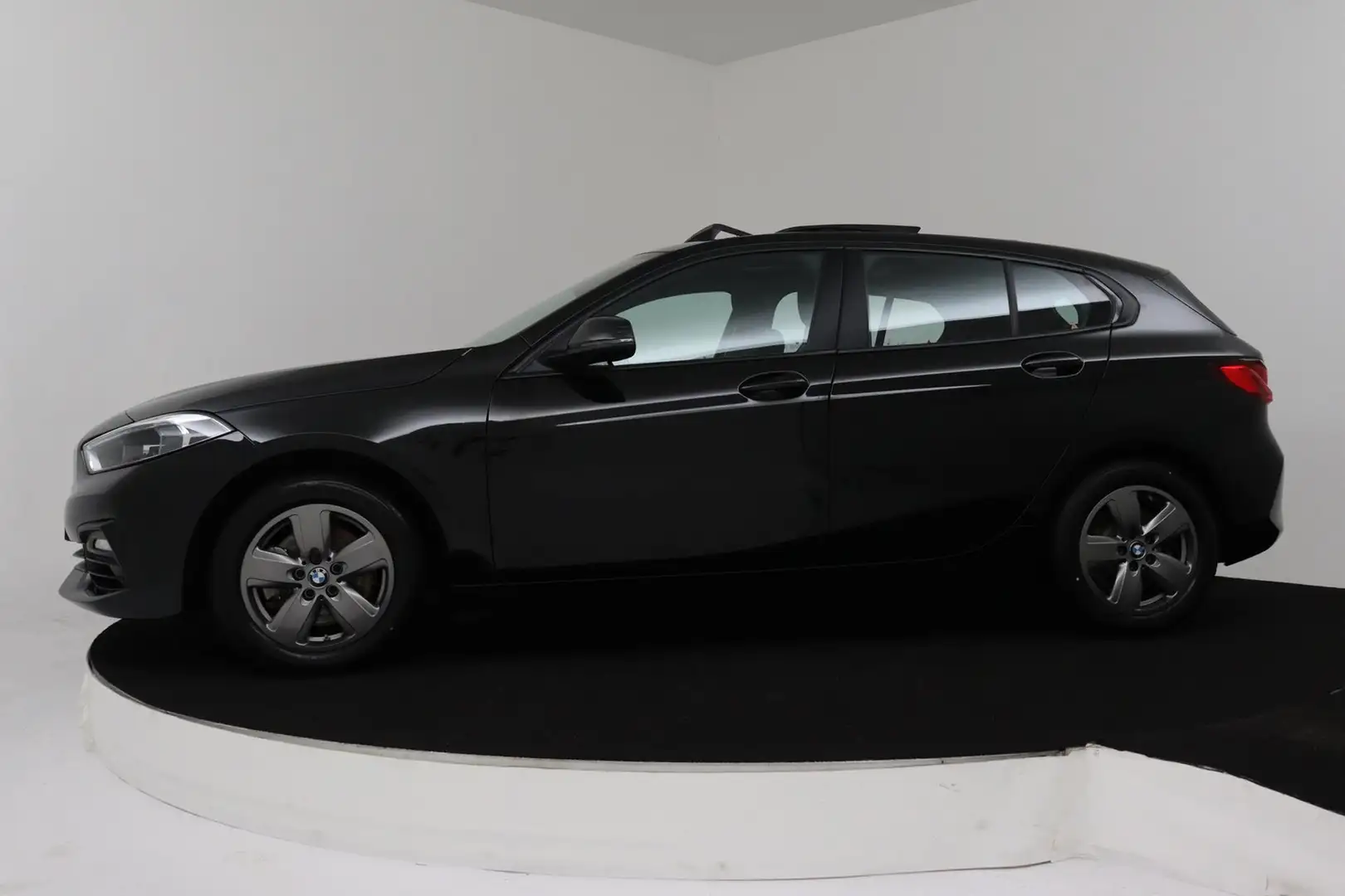 BMW 118 1-serie 118i Executive Edition Automaat (PANORAMAD Black - 2