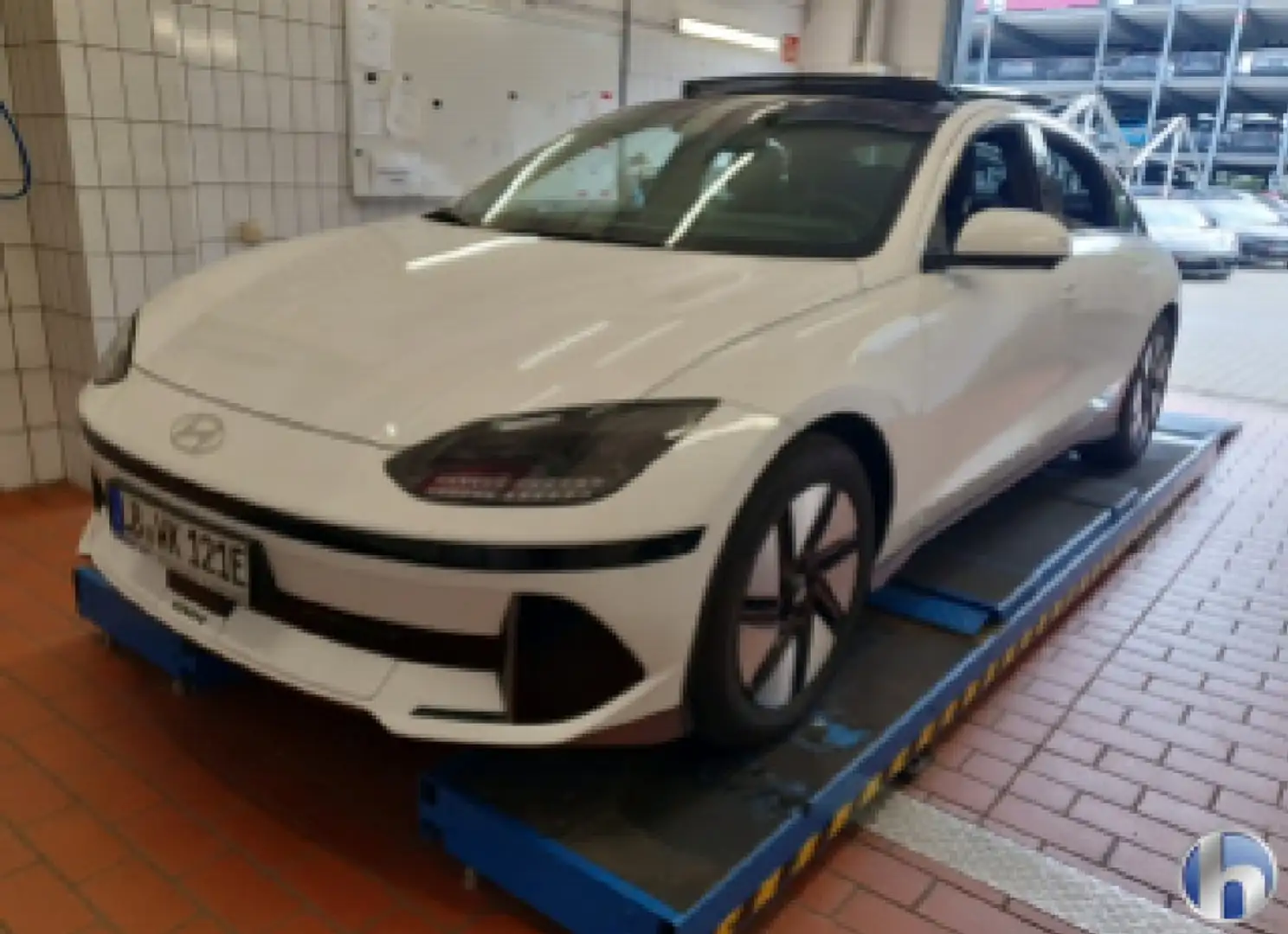 Hyundai IONIQ 6 4WD*Uniq*BOSE*Pano*Wärmepumpe*Navi*HUD* Weiß - 1