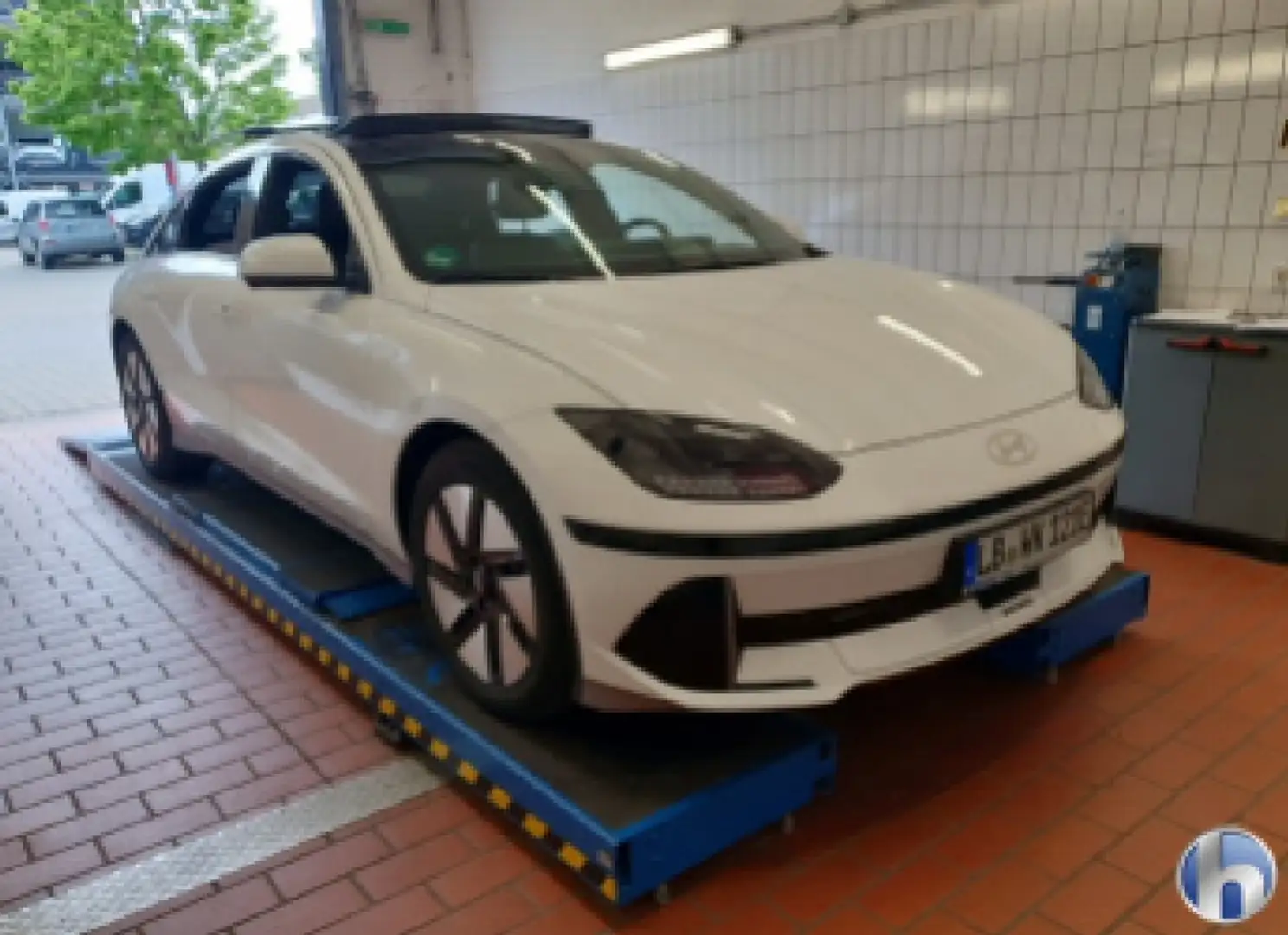 Hyundai IONIQ 6 4WD*Uniq*BOSE*Pano*Wärmepumpe*Navi*HUD* Weiß - 2
