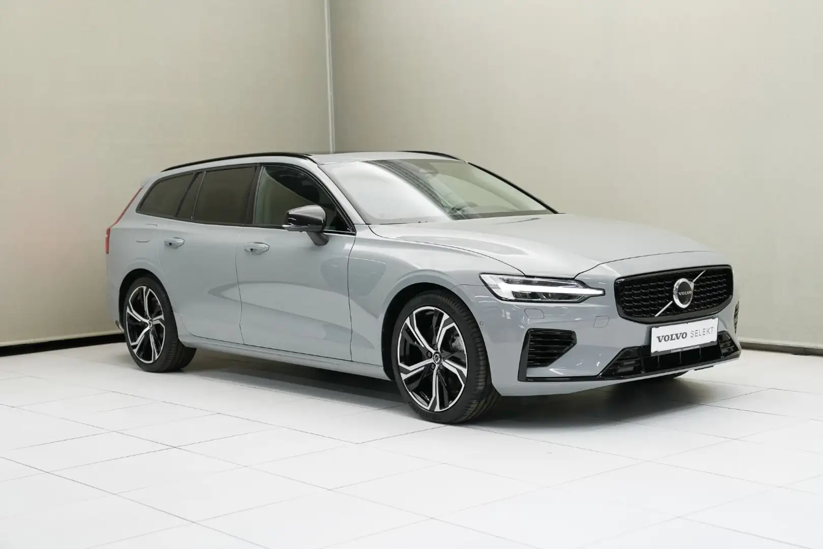 Volvo V60 Ultra, T6 Plug-in Hybrid, Elektrisch/Benzi Grau - 2