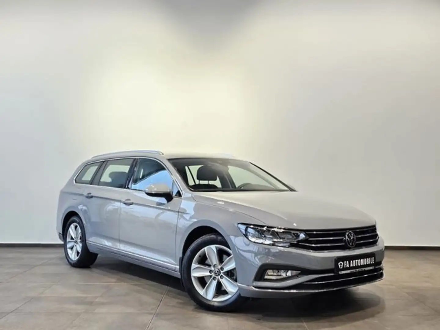 Volkswagen Passat 4Motion Sport Led Navi Leder AHK Kamera Grau - 2