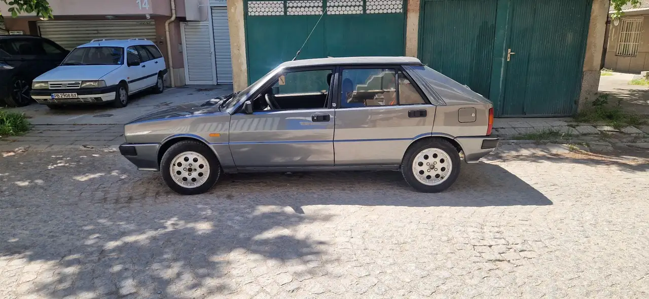 Lancia Delta HF Turbo exclusive edition, foto 2