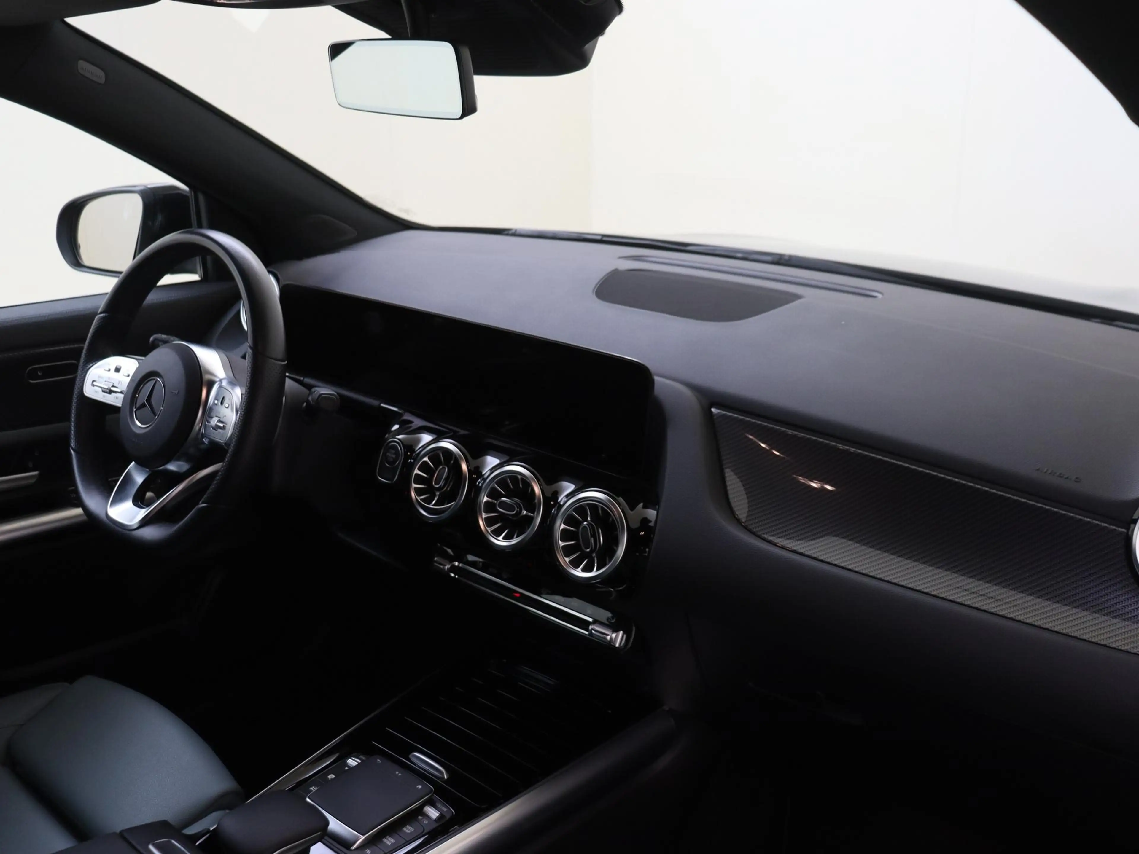 Mercedes-Benz GLA 250 e AMG Line — photo 5
