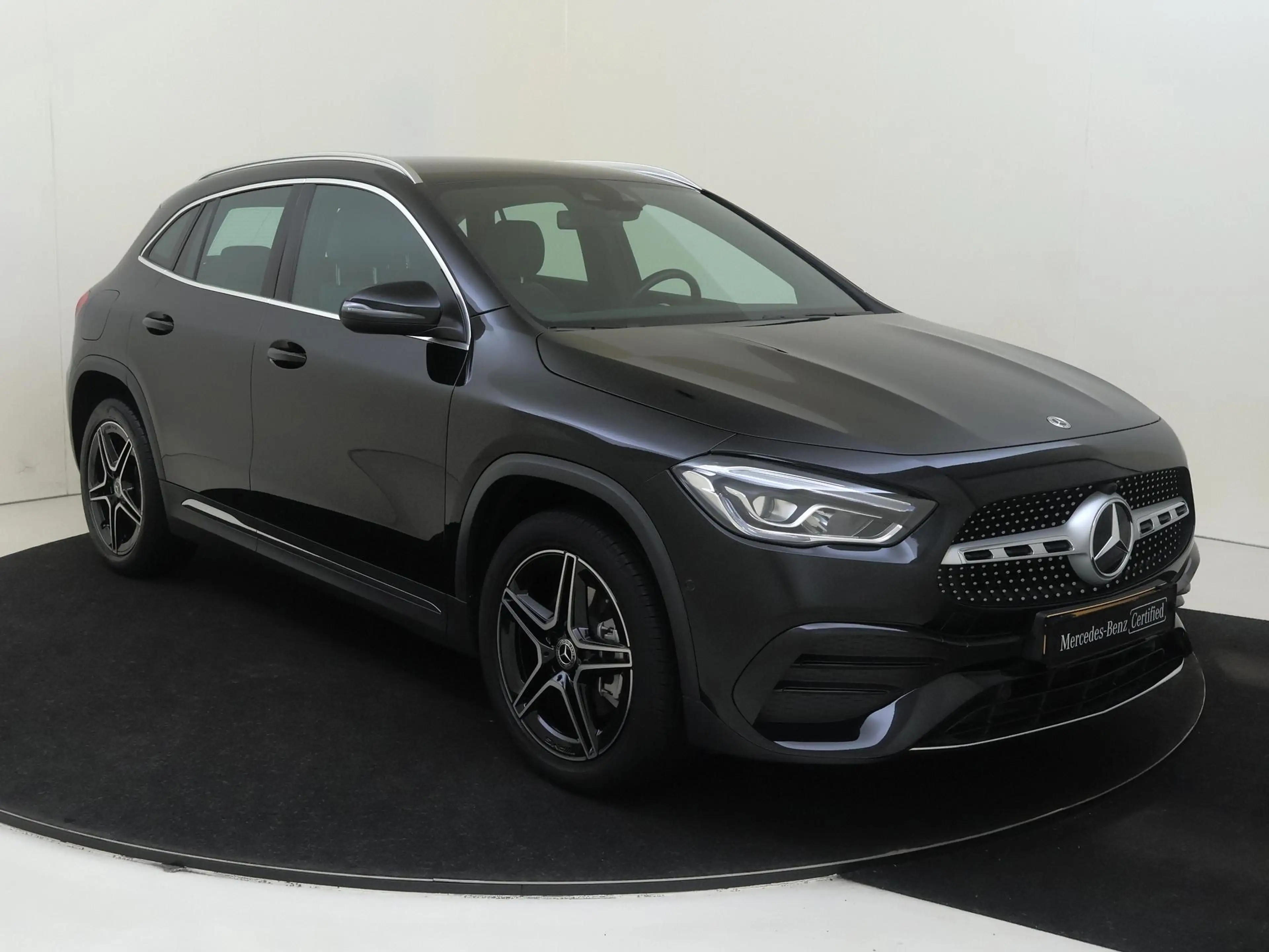 Mercedes-Benz GLA 250 e AMG Line — photo 2