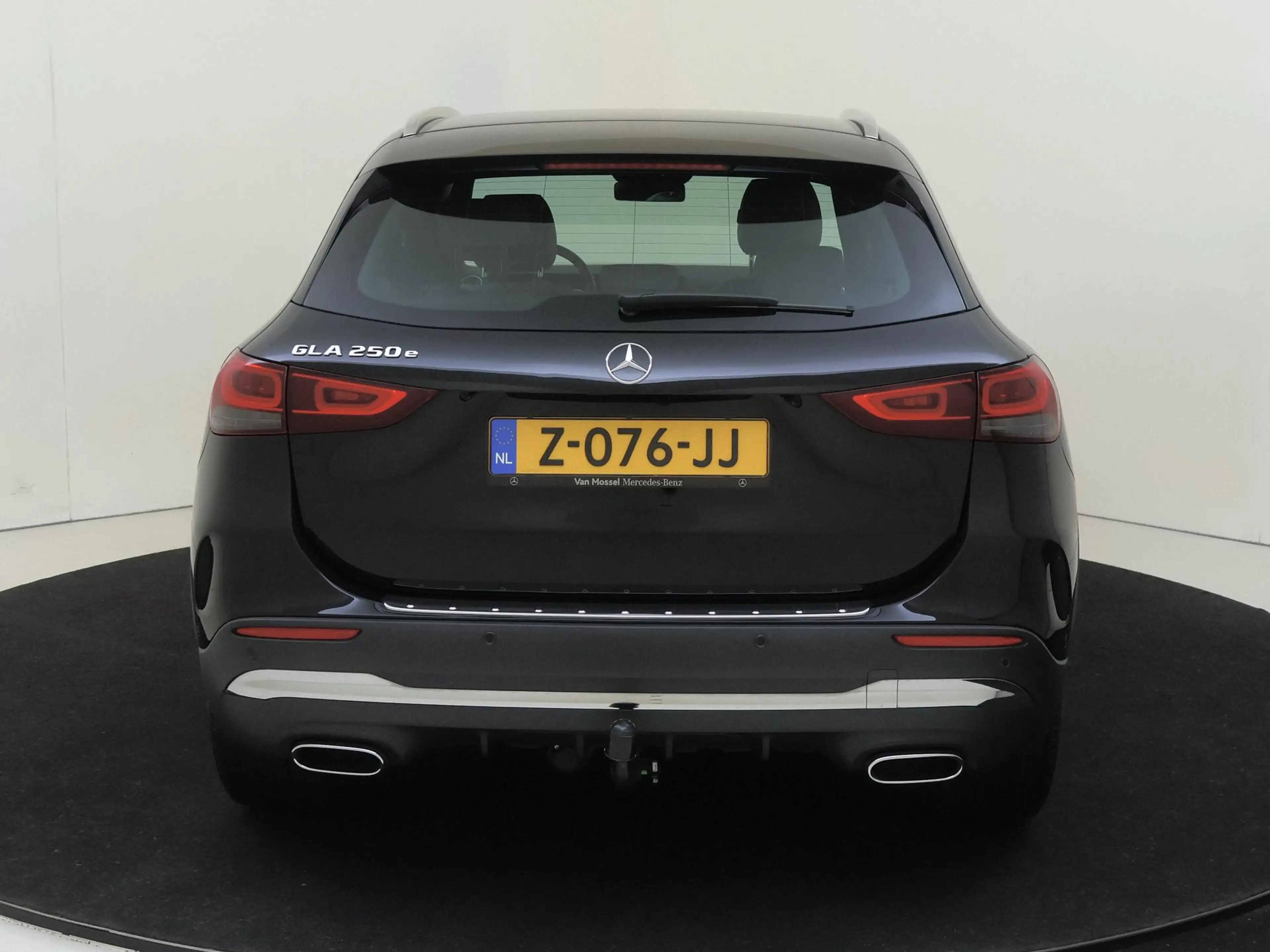 Mercedes-Benz GLA 250 e AMG Line — photo 7