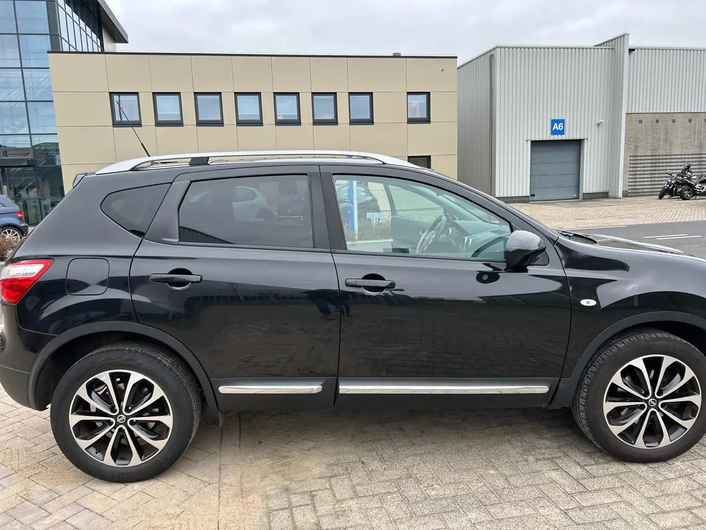 Nissan Qashqai Qashqai 1.6 Connect Edition Zwart - 2