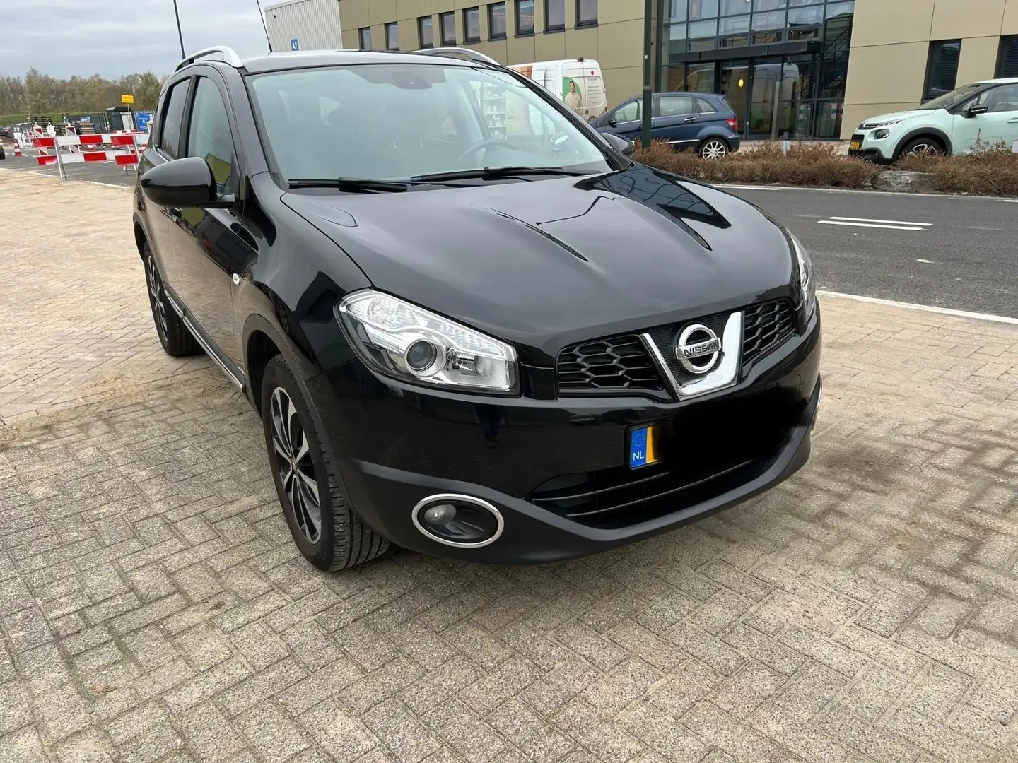 Nissan Qashqai Qashqai 1.6 Connect Edition Zwart - 1
