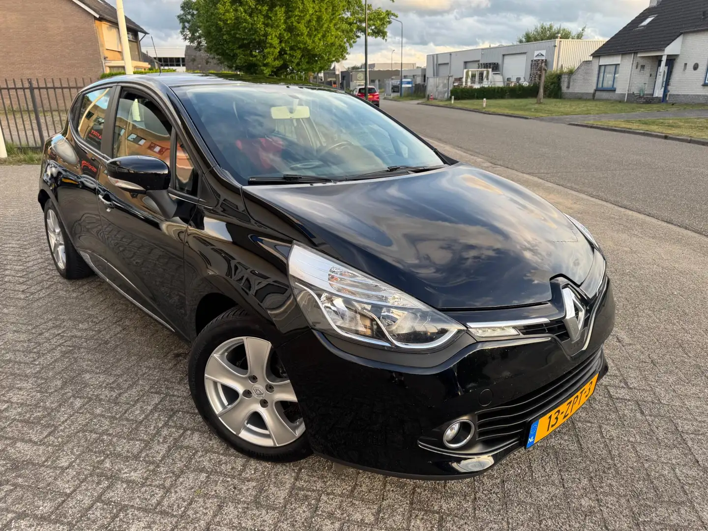 Renault Clio 0.9 TCe Expression Airco, Navigatie,Led Zwart - 2