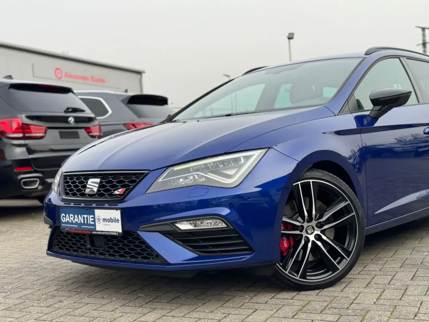 SEAT Leon ST Cupra 300 *Alcantara*LED*Navi*1.Hand* Blau - 2