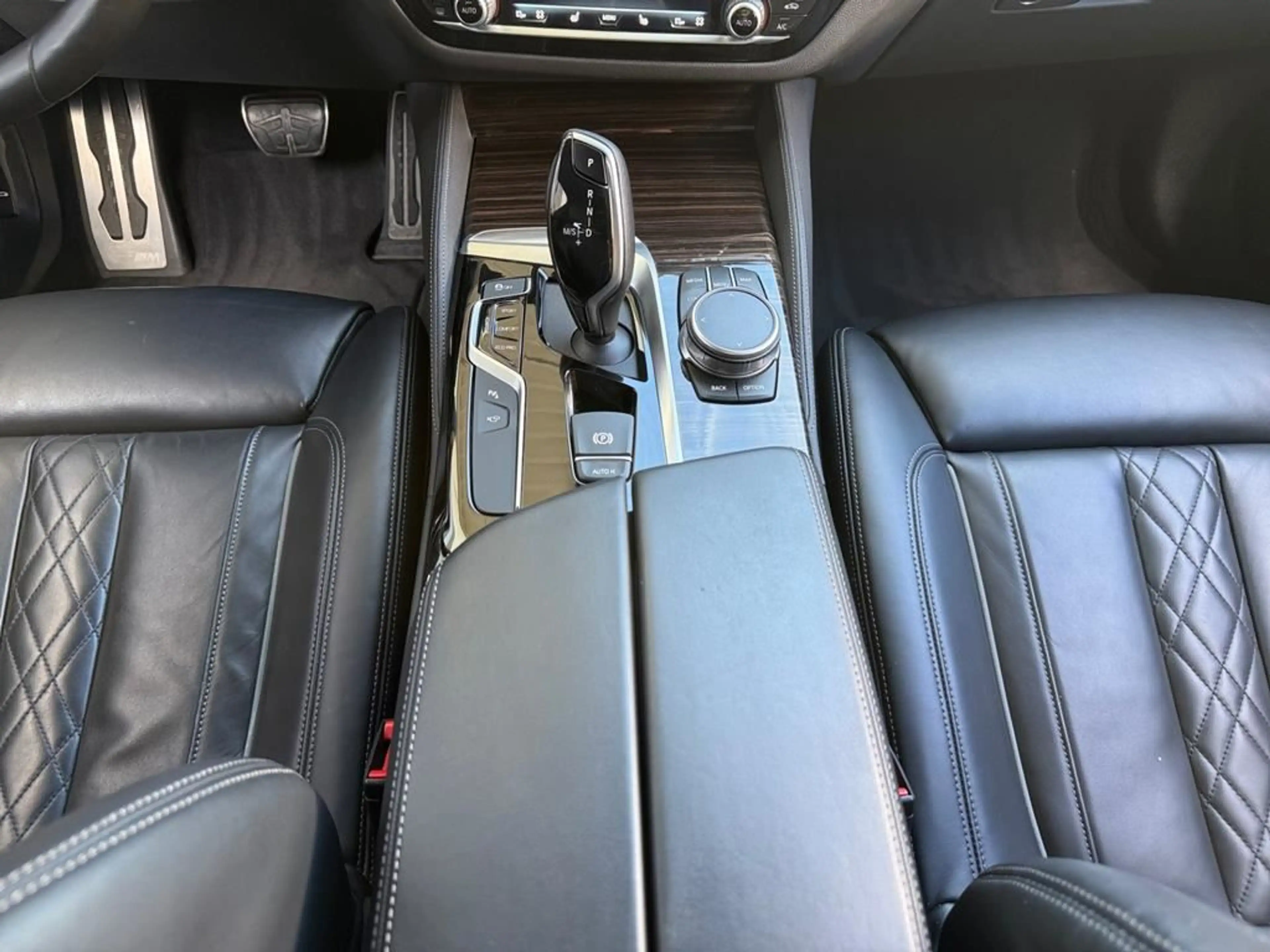 BMW M550 M Sport — photo 10