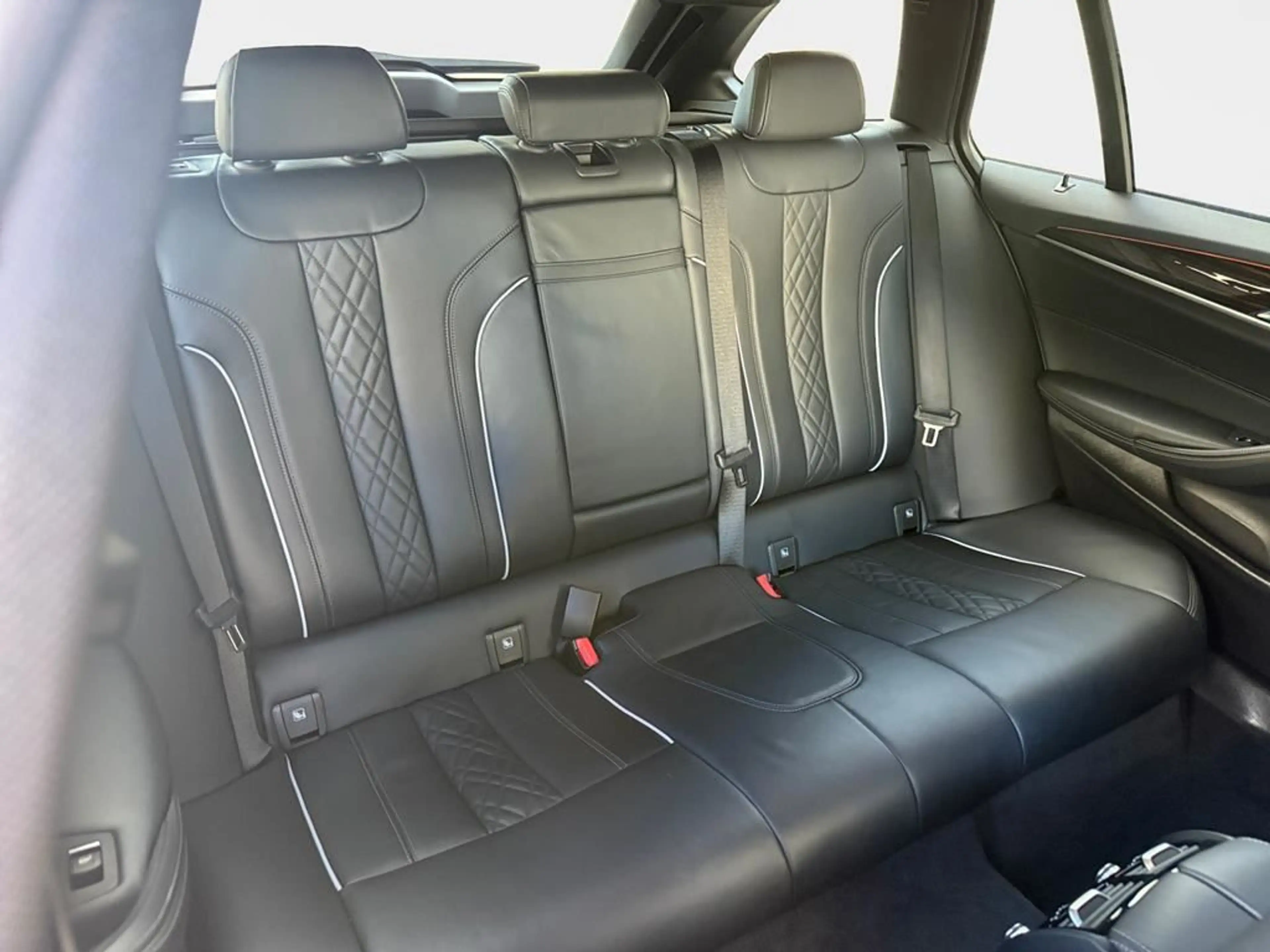 BMW M550 M Sport — photo 14