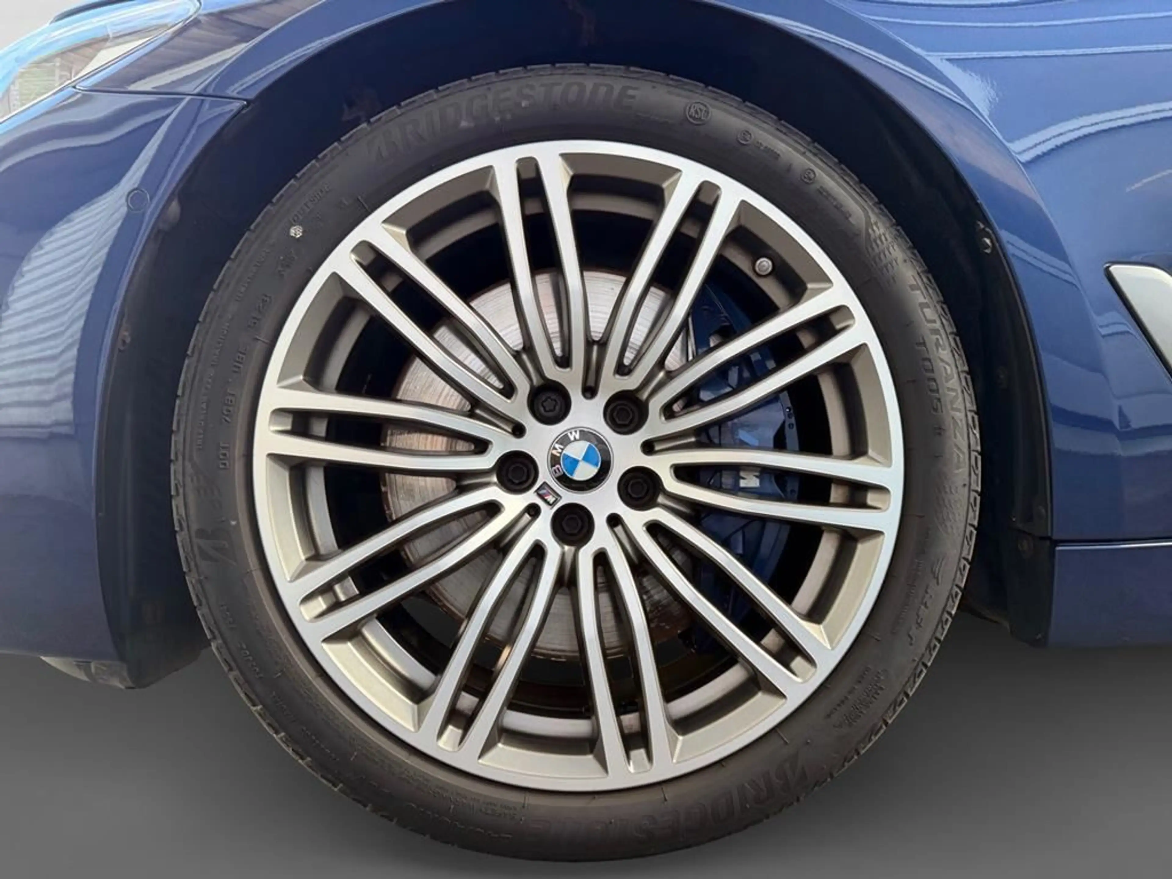BMW M550 M Sport — photo 15