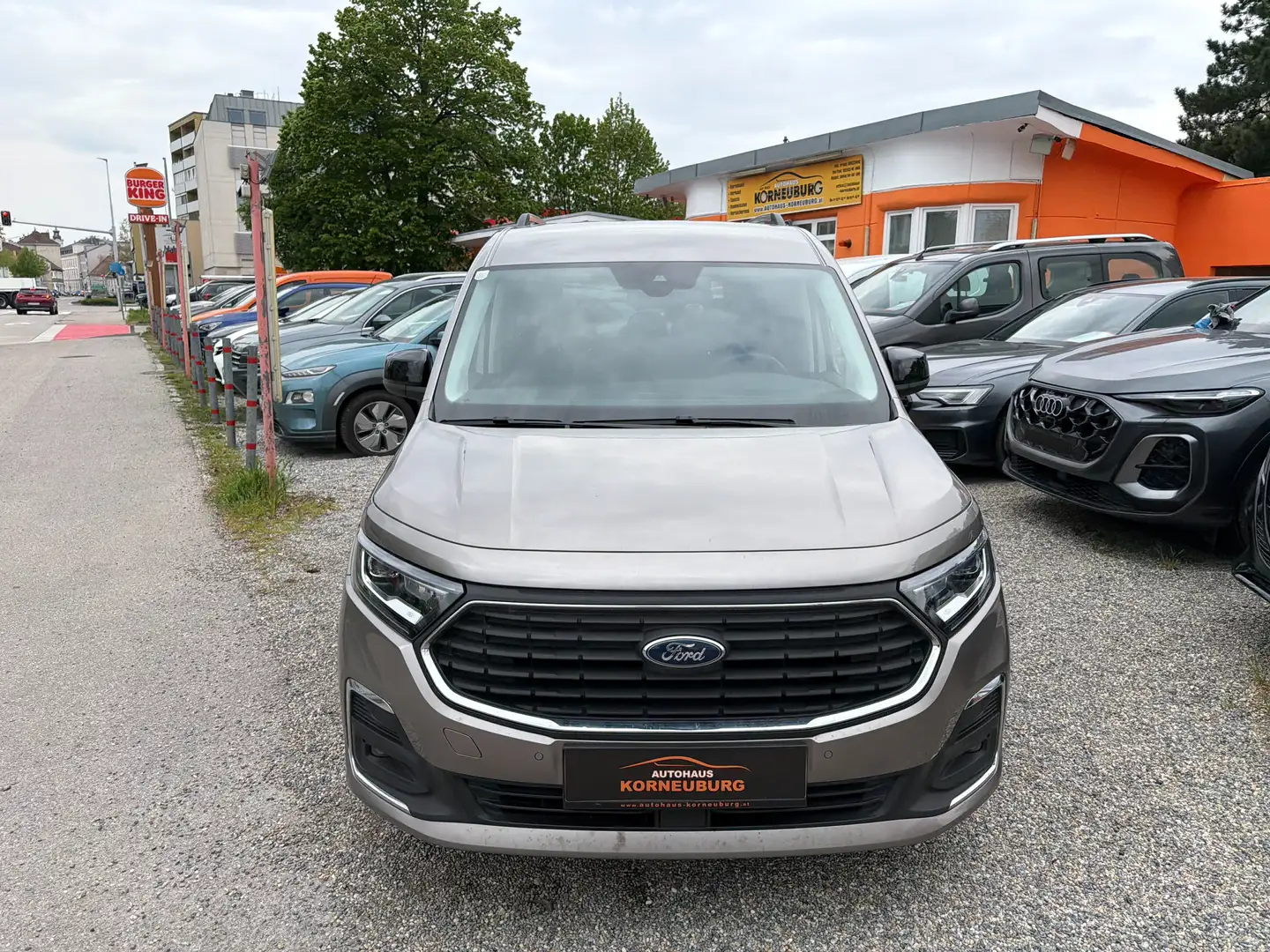 Ford Tourneo Connect Titanium *1.Besitz*Tempomat*PDC*Sitzheizung*Navi* Grau - 2
