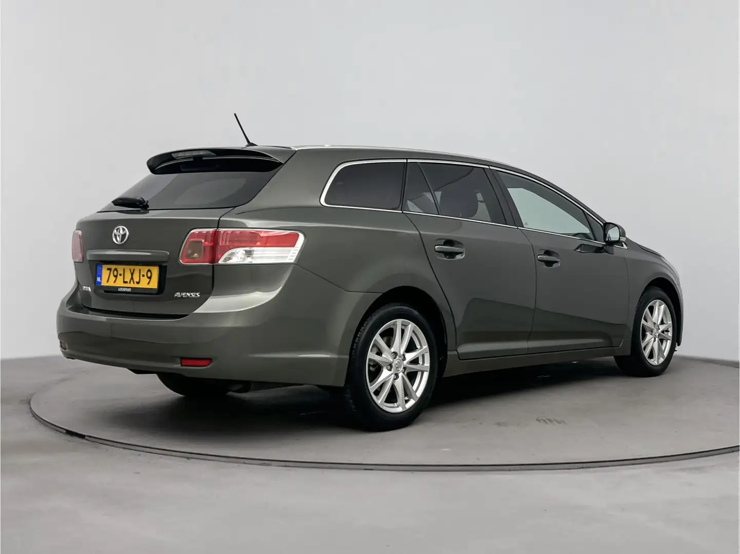 Toyota Avensis Wagon 1.8 VVTi Business Uniek | Nieuwstaat | Onder Groen - 2