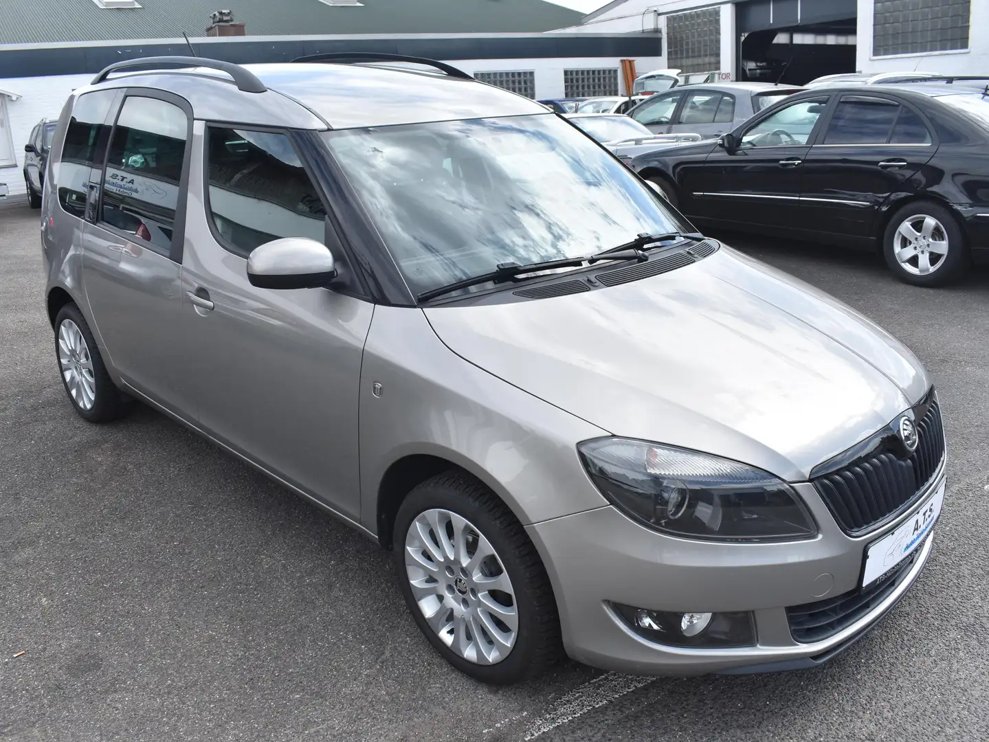 Skoda Roomster Plus Edition SITZHZ*AHK*STEUERKETTE NEU*AUS 1.HAND Grau - 2