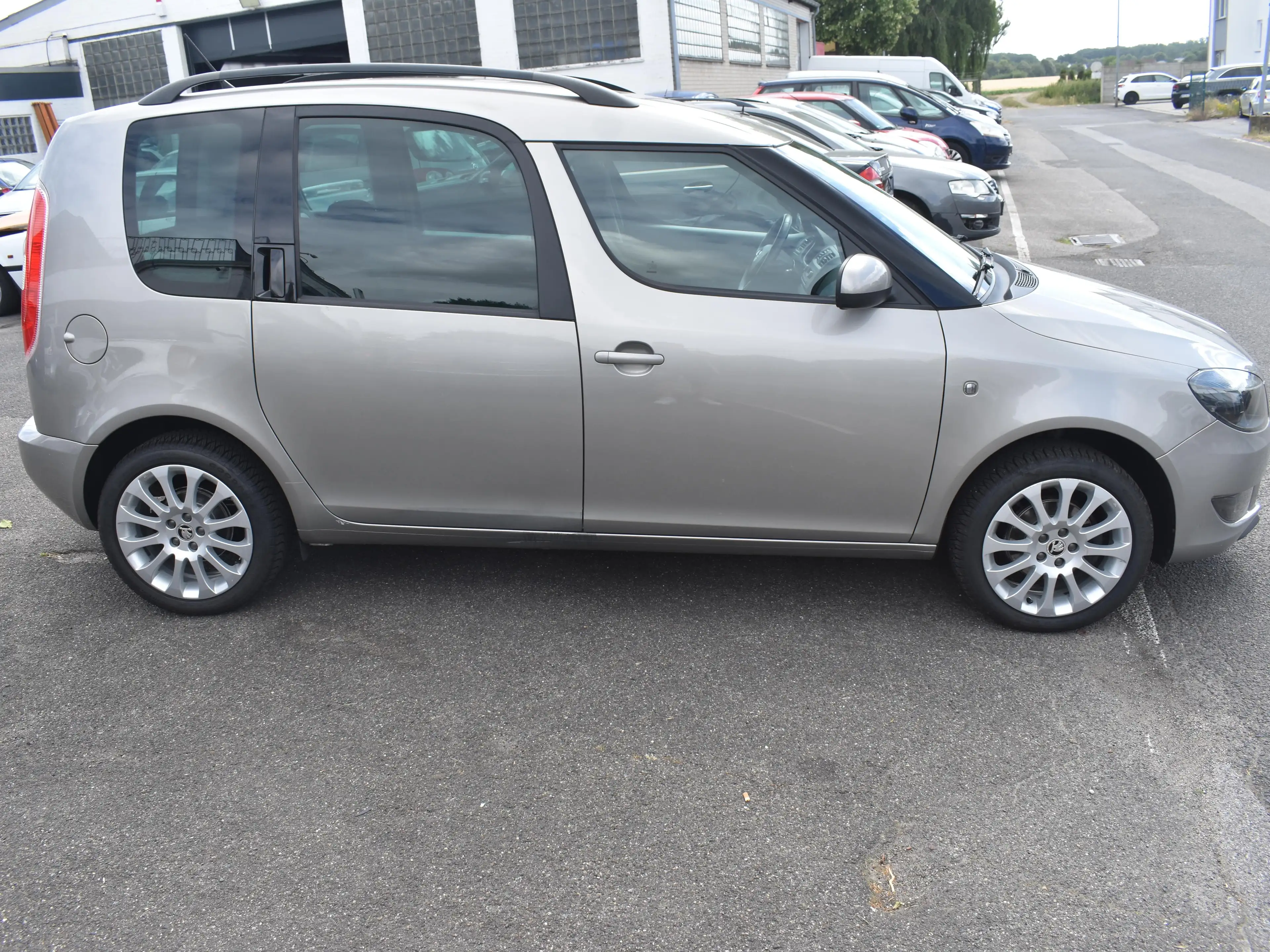 Skoda Roomster Plus Edition SITZHZ*AHK*STEUERKETTE NEU*AUS 1.HAND — photo 3