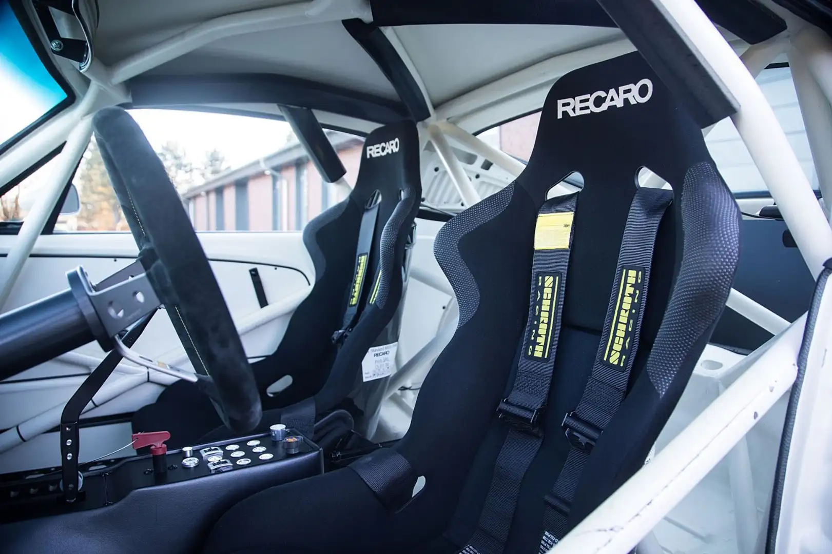 Ford Mustang Fastback Custom | 6.5l Ford Racing Motor Weiß - 2