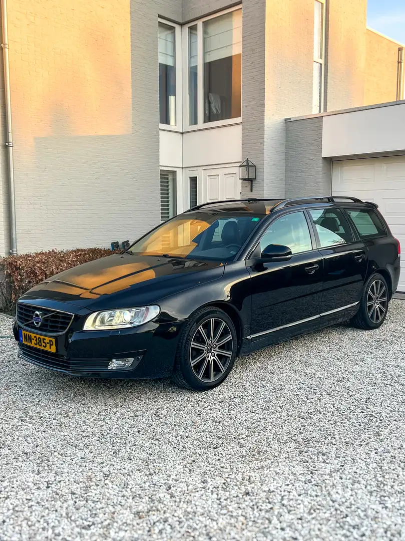 Volvo V70 2.0 D3 Dynamic Edition crna - 1