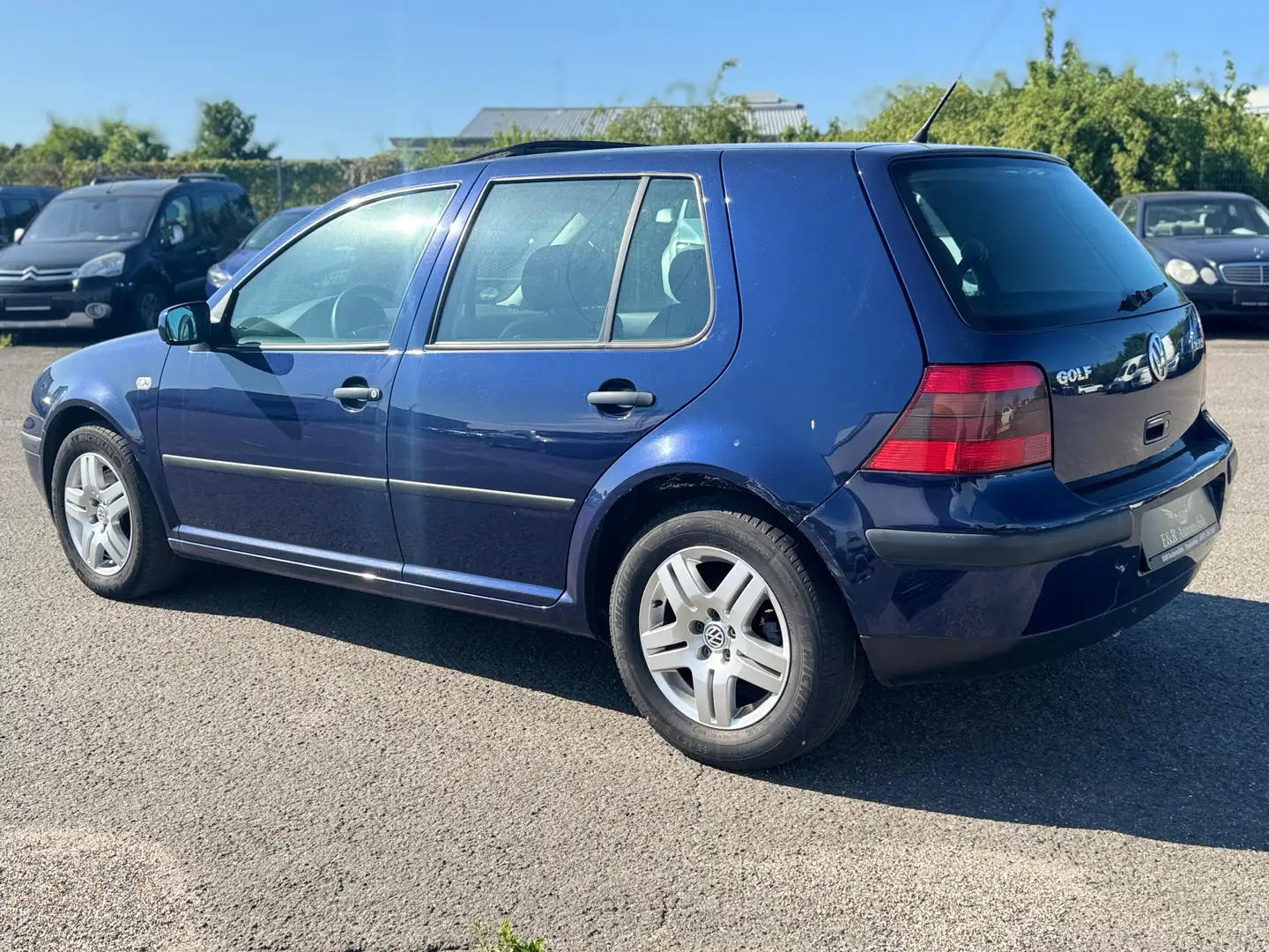 Volkswagen Golf 1.6 FSI Special Blau - 2
