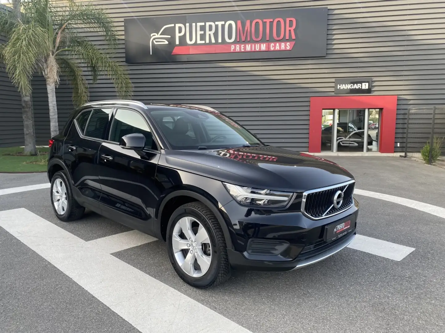 Volvo XC40 D3 Momentum Aut. Noir - 1