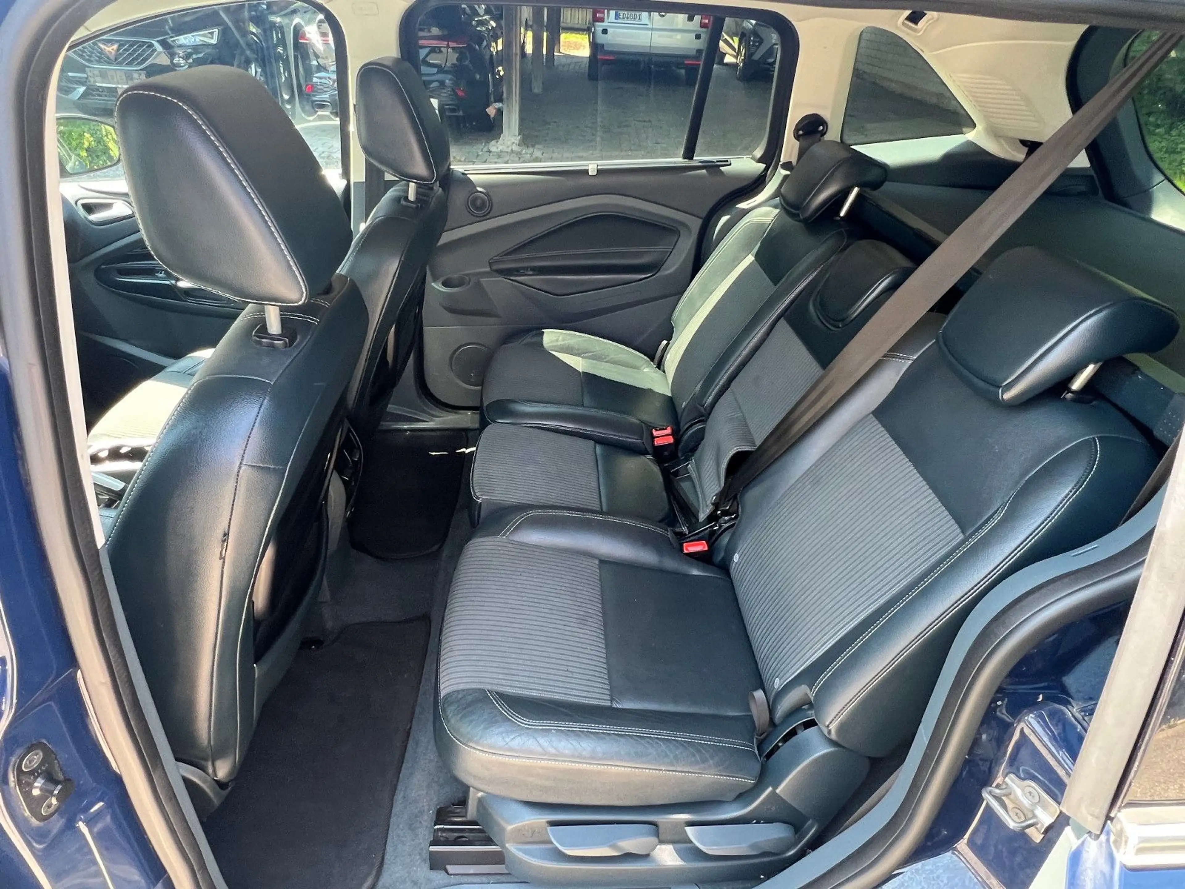 Ford Grand C-Max 2,0 TDCi Titanium S-Heft 7-Sitzer — photo 6