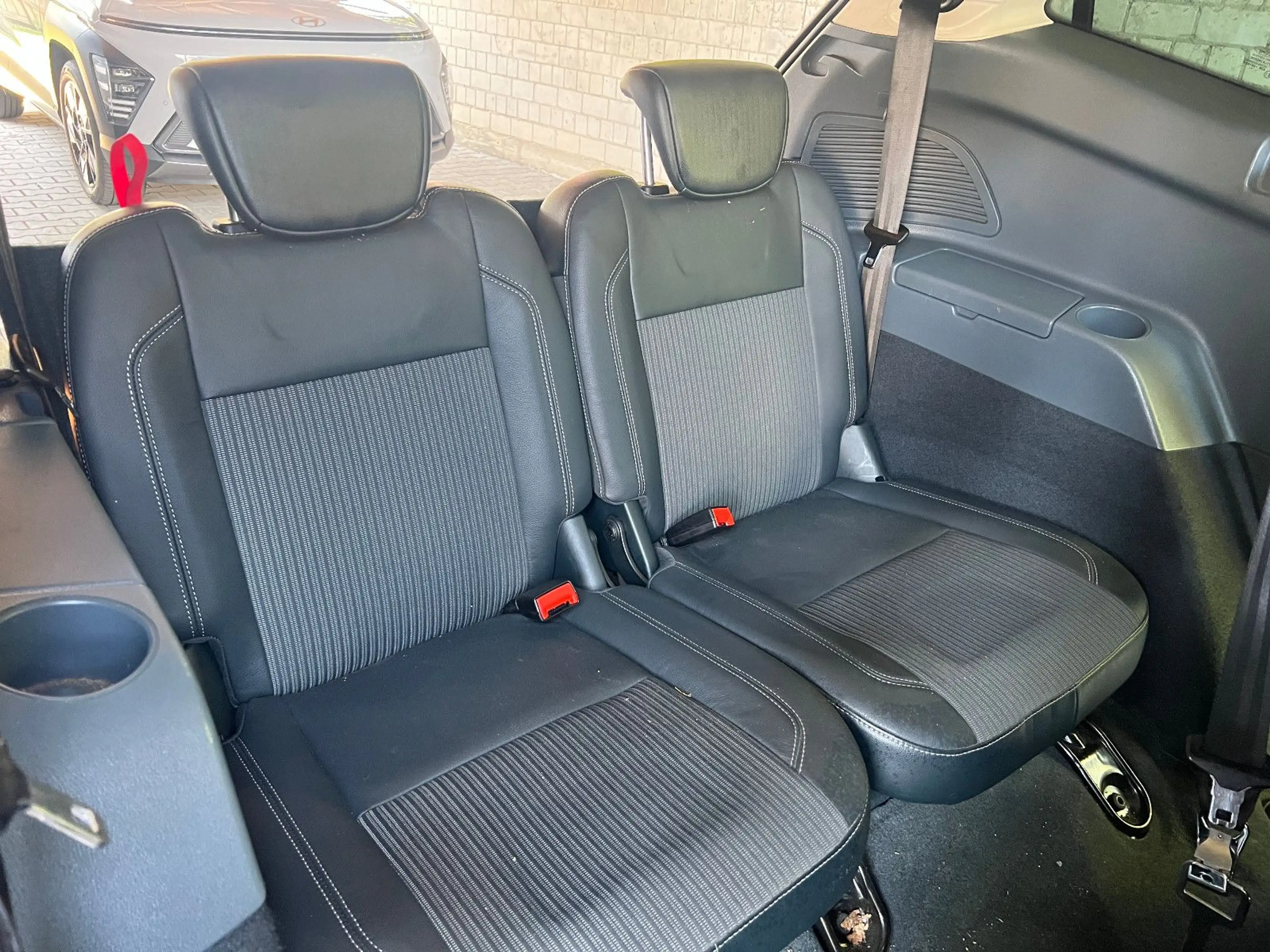 Ford Grand C-Max 2,0 TDCi Titanium S-Heft 7-Sitzer — photo 12