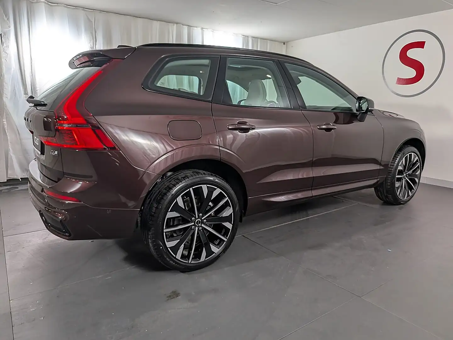 Volvo XC60 T6 Plus Dark Aut. 4LIFE | Auto Stahl Wien 22 Rot - 2