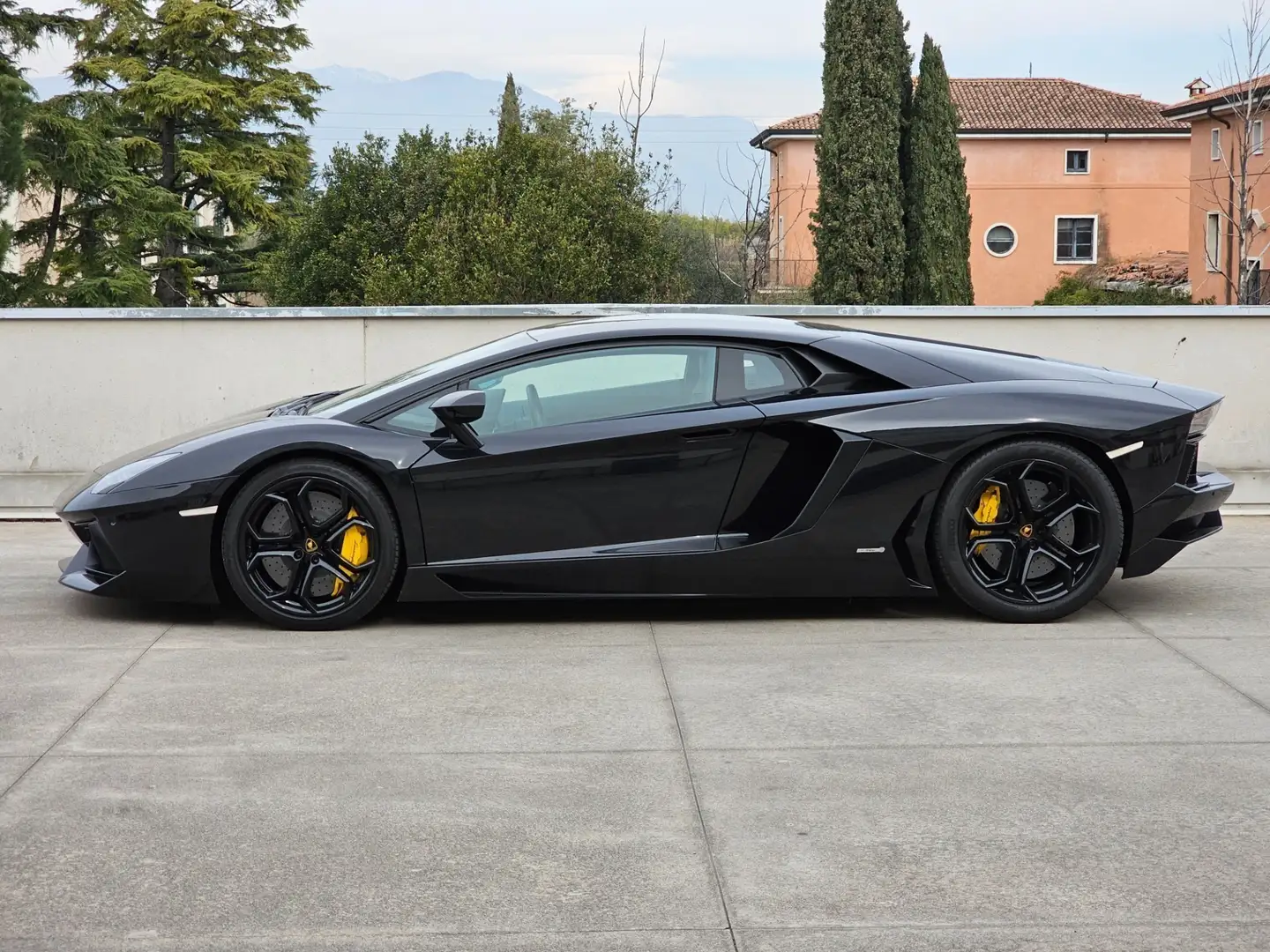 Lamborghini Aventador 6.5 V12 LP700-4 Schwarz - 2